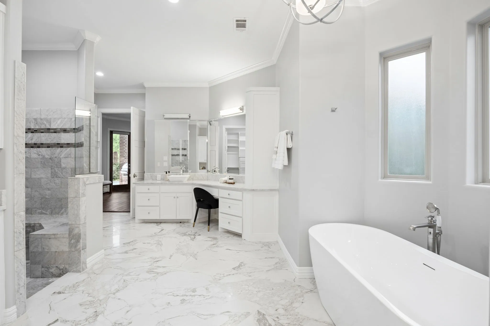 Single Family Residence For Sale in Rockwall County , 236 Summer Tanager Lane, Heath, Texas 75032, 5 Bedroom, 7 Bathroom, 3 Garage spaces, 6,063 Sqft, built in 2014, mls#21402427, Real Estate Agent in Heath, Homes For Sale in Rockwall county, Homes For Sale in Heath, Realtor in Heath Texas, Real Estate Brokerage Independent Realty Texas, Luminita Cordes Realtor