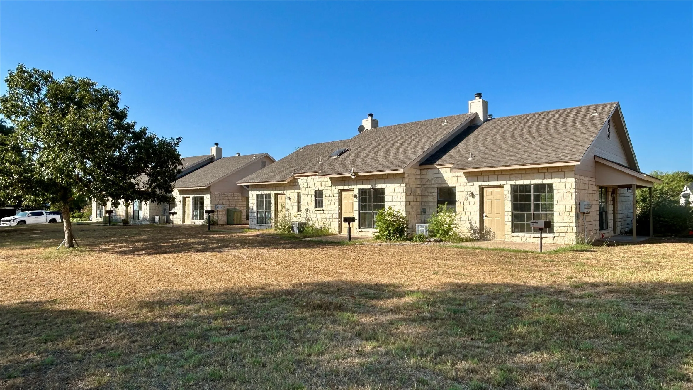 Apartment For Sale in Hill County , 17099 Trailwood Drive 14-28, Whitney, Texas 76692, 15 Bedroom, 15 Bathroom, Garage spaces, 0 Sqft, built in 1994, mls#21401595, Real Estate Agent in Whitney, Homes For Sale in Hill county, Homes For Sale in Whitney, Realtor in Whitney Texas, Real Estate Brokerage Independent Realty Texas, Luminita Cordes Realtor