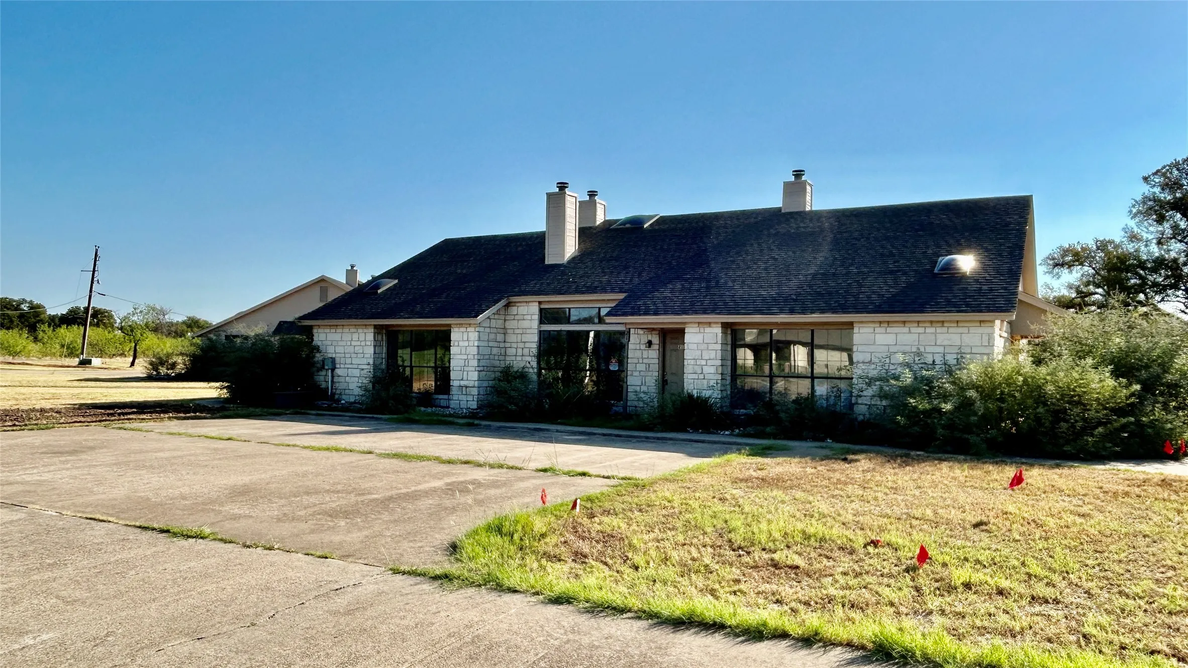 Apartment For Sale in Hill County , 17099 Trailwood Drive 14-28, Whitney, Texas 76692, 15 Bedroom, 15 Bathroom, Garage spaces, 0 Sqft, built in 1994, mls#21401595, Real Estate Agent in Whitney, Homes For Sale in Hill county, Homes For Sale in Whitney, Realtor in Whitney Texas, Real Estate Brokerage Independent Realty Texas, Luminita Cordes Realtor