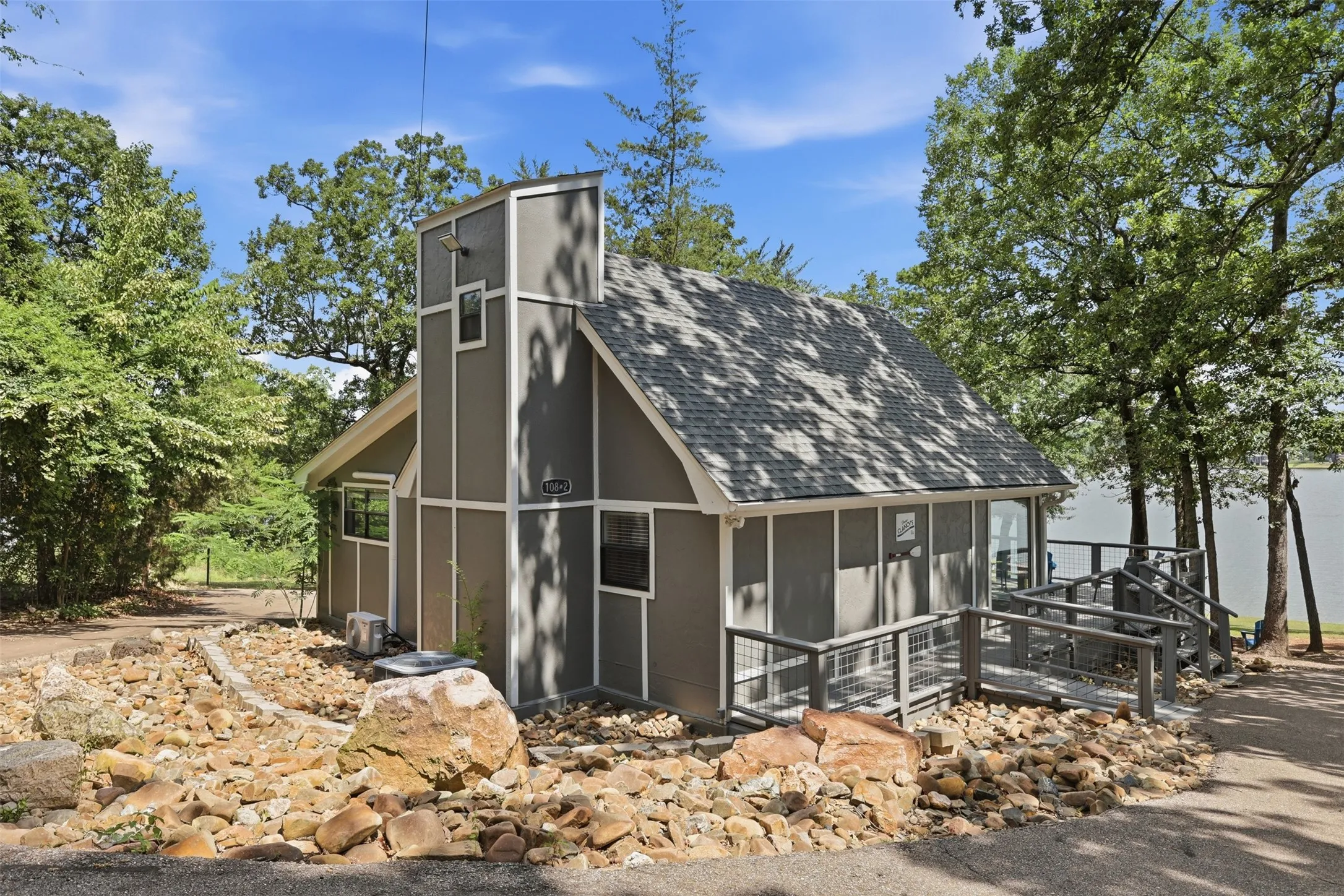 Single Family Residence For Sale in Franklin (TX) County , 108 E Barker Creek Drive, Scroggins, Texas 75480, 3 Bedroom, 2 Bathroom, Garage spaces, 1,021 Sqft, built in 1985, mls#21400576, Real Estate Agent in Scroggins, Homes For Sale in Franklin (TX) county, Homes For Sale in Scroggins, Realtor in Scroggins Texas, Real Estate Brokerage Independent Realty Texas, Luminita Cordes Realtor