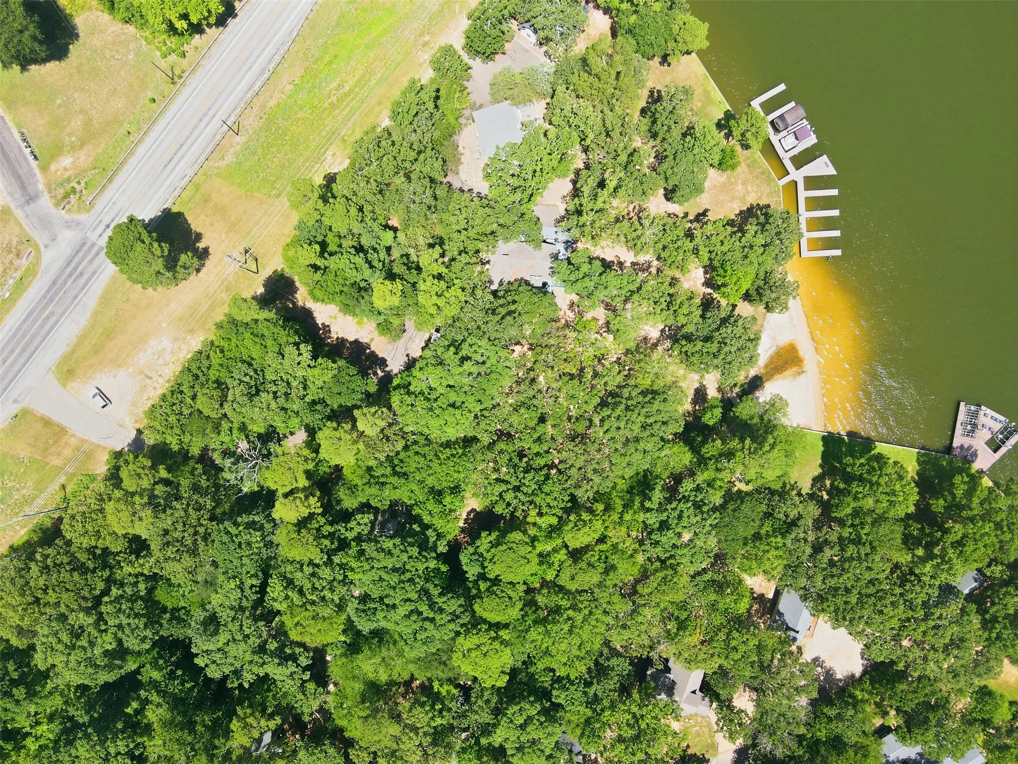 Single Family Residence For Sale in Franklin (TX) County , 108 E Barker Creek Drive, Scroggins, Texas 75480, 3 Bedroom, 2 Bathroom, Garage spaces, 1,021 Sqft, built in 1985, mls#21400576, Real Estate Agent in Scroggins, Homes For Sale in Franklin (TX) county, Homes For Sale in Scroggins, Realtor in Scroggins Texas, Real Estate Brokerage Independent Realty Texas, Luminita Cordes Realtor