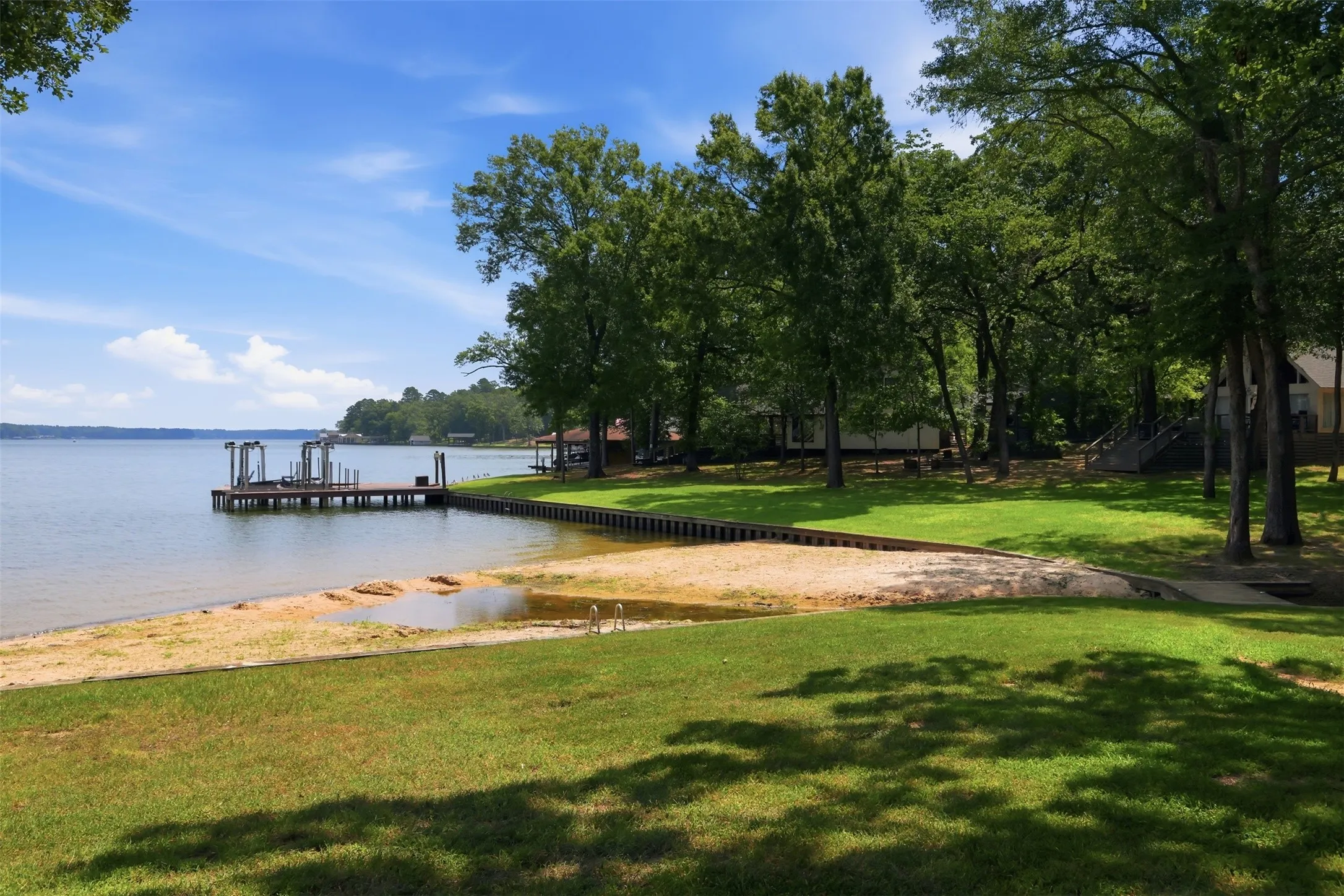 Single Family Residence For Sale in Franklin (TX) County , 108 E Barker Creek Drive, Scroggins, Texas 75480, 3 Bedroom, 2 Bathroom, Garage spaces, 1,021 Sqft, built in 1985, mls#21400576, Real Estate Agent in Scroggins, Homes For Sale in Franklin (TX) county, Homes For Sale in Scroggins, Realtor in Scroggins Texas, Real Estate Brokerage Independent Realty Texas, Luminita Cordes Realtor