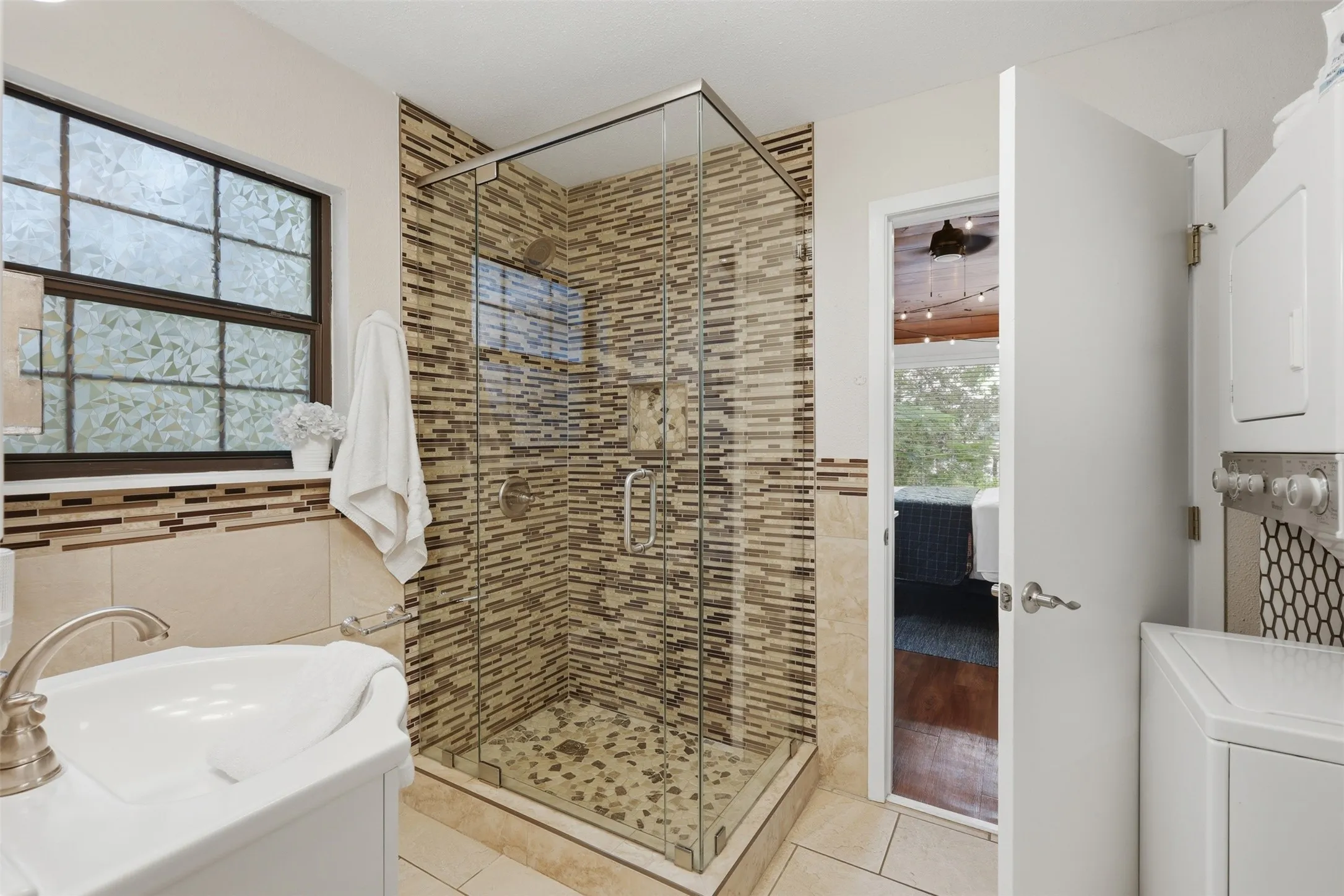 Single Family Residence For Sale in Franklin (TX) County , 108 E Barker Creek Drive, Scroggins, Texas 75480, 3 Bedroom, 2 Bathroom, Garage spaces, 1,021 Sqft, built in 1985, mls#21400576, Real Estate Agent in Scroggins, Homes For Sale in Franklin (TX) county, Homes For Sale in Scroggins, Realtor in Scroggins Texas, Real Estate Brokerage Independent Realty Texas, Luminita Cordes Realtor