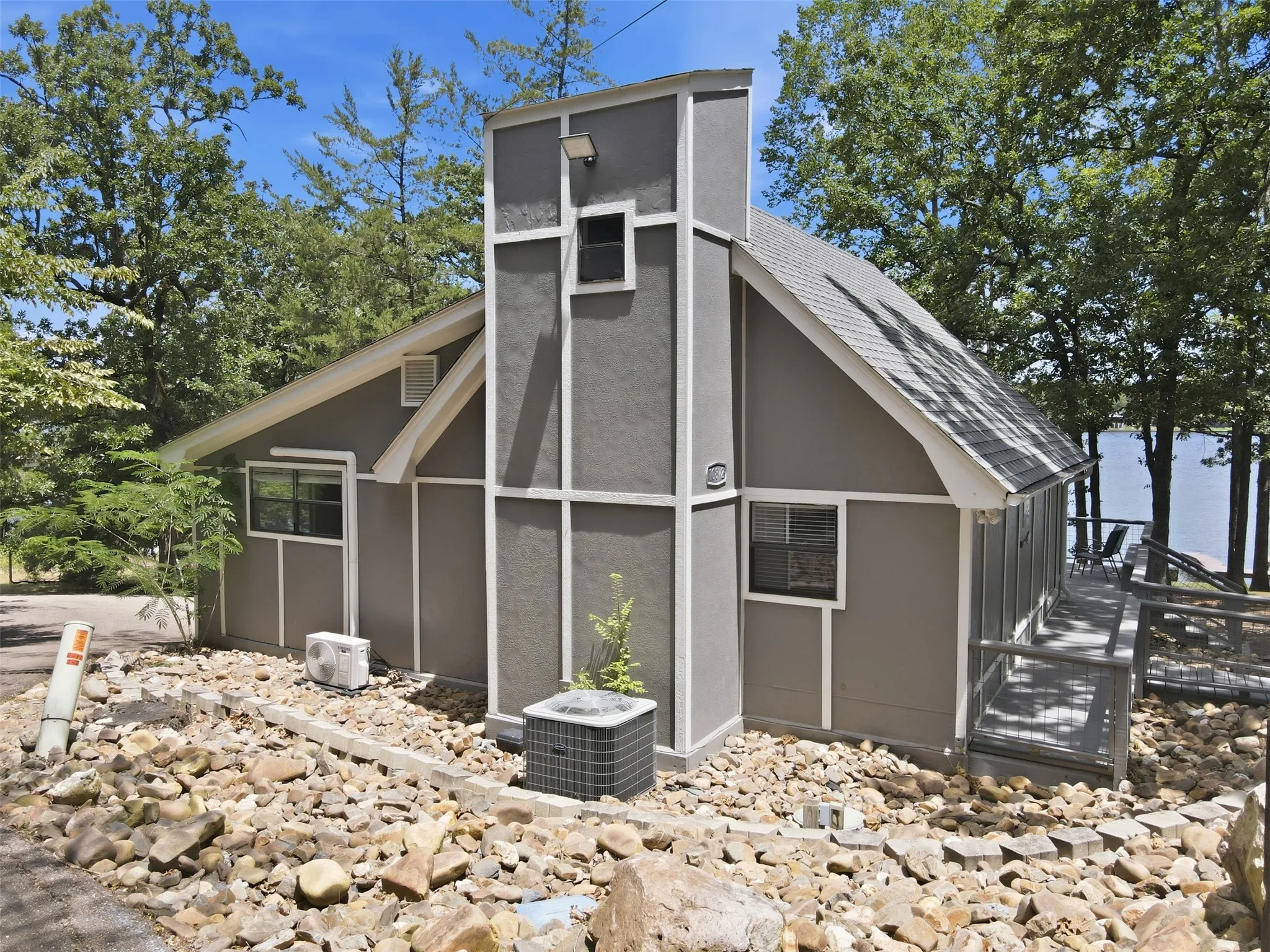 Single Family Residence For Sale in Franklin (TX) County , 108 E Barker Creek Drive, Scroggins, Texas 75480, 3 Bedroom, 2 Bathroom, Garage spaces, 1,021 Sqft, built in 1985, mls#21400576, Real Estate Agent in Scroggins, Homes For Sale in Franklin (TX) county, Homes For Sale in Scroggins, Realtor in Scroggins Texas, Real Estate Brokerage Independent Realty Texas, Luminita Cordes Realtor