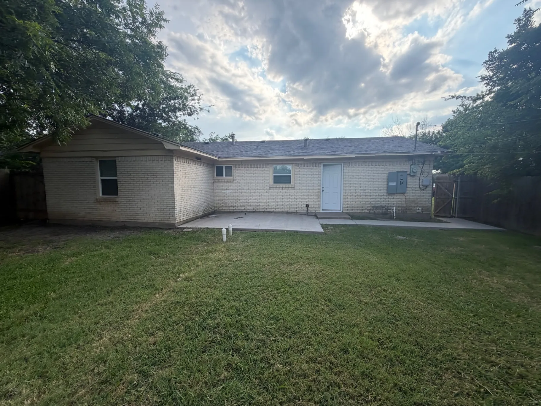 Single Family Residence For Sale in Dallas County , 4232 Scottsdale Drive, Mesquite, Texas 75150, 3 Bedroom, 1 Bathroom, Garage spaces, 1,321 Sqft, built in 1956, mls#21399660, Real Estate Agent in Mesquite, Homes For Sale in Dallas county, Homes For Sale in Mesquite, Realtor in Mesquite Texas, Real Estate Brokerage Independent Realty Texas, Luminita Cordes Realtor