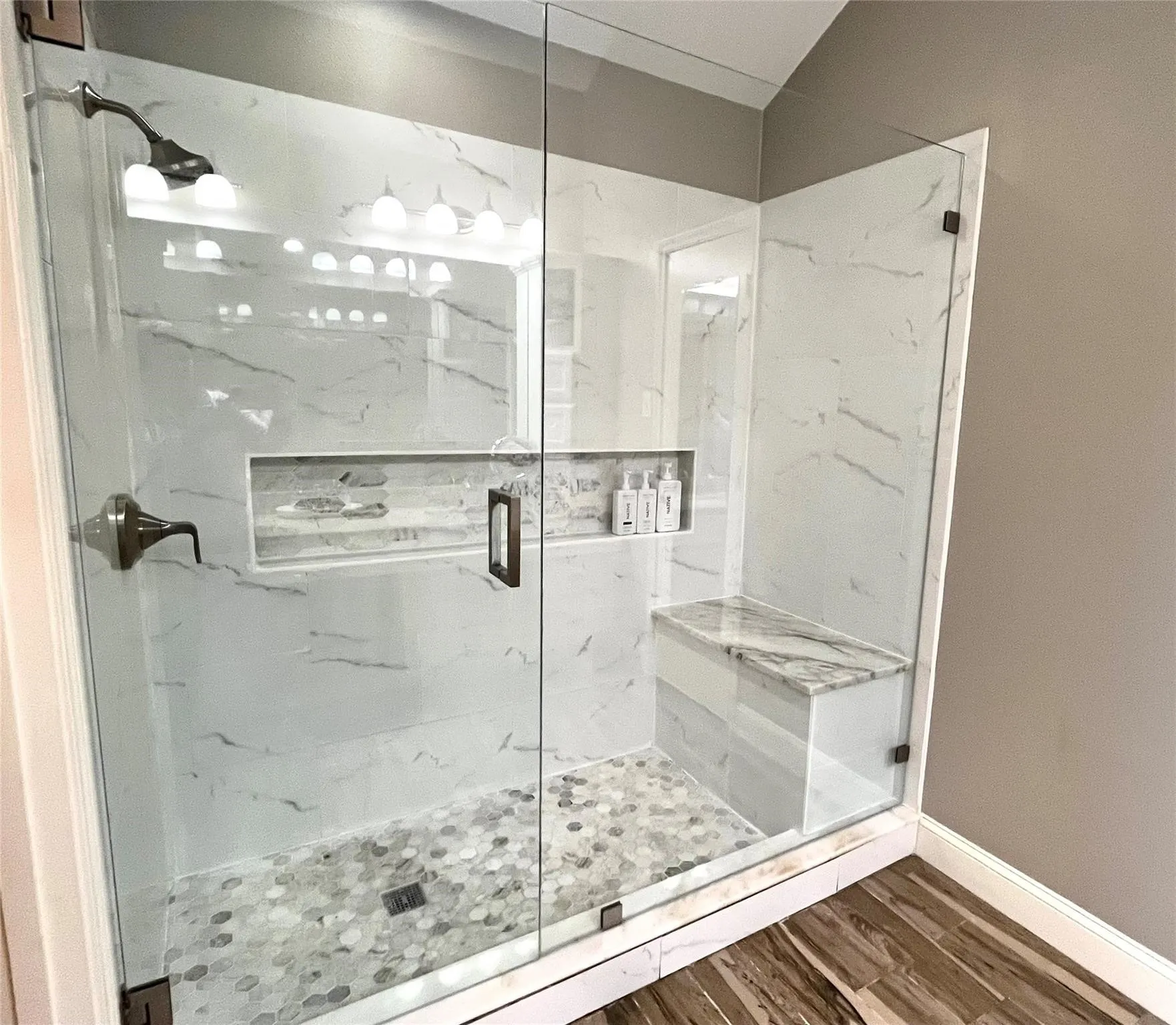 Single Family Residence For Sale in Collin County , 17216 Ikel Drive, Dallas, Texas 75248, 3 Bedroom, 3 Bathroom, 2 Garage spaces, 1,941 Sqft, built in 1981, mls#21402342, Real Estate Agent in Dallas, Homes For Sale in Collin county, Homes For Sale in Dallas, Realtor in Dallas Texas, Real Estate Brokerage Independent Realty Texas, Luminita Cordes Realtor