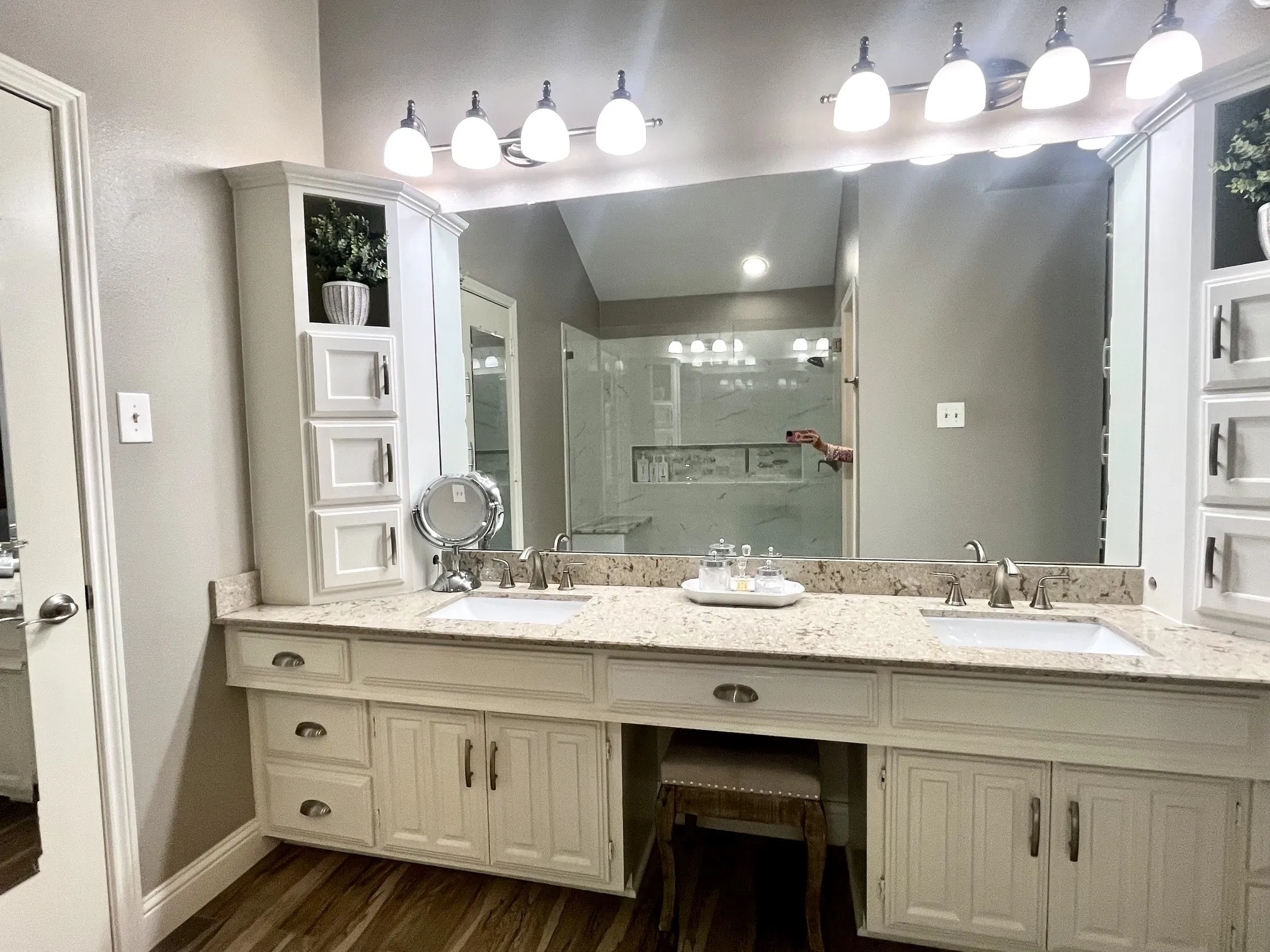 Single Family Residence For Sale in Collin County , 17216 Ikel Drive, Dallas, Texas 75248, 3 Bedroom, 3 Bathroom, 2 Garage spaces, 1,941 Sqft, built in 1981, mls#21402342, Real Estate Agent in Dallas, Homes For Sale in Collin county, Homes For Sale in Dallas, Realtor in Dallas Texas, Real Estate Brokerage Independent Realty Texas, Luminita Cordes Realtor