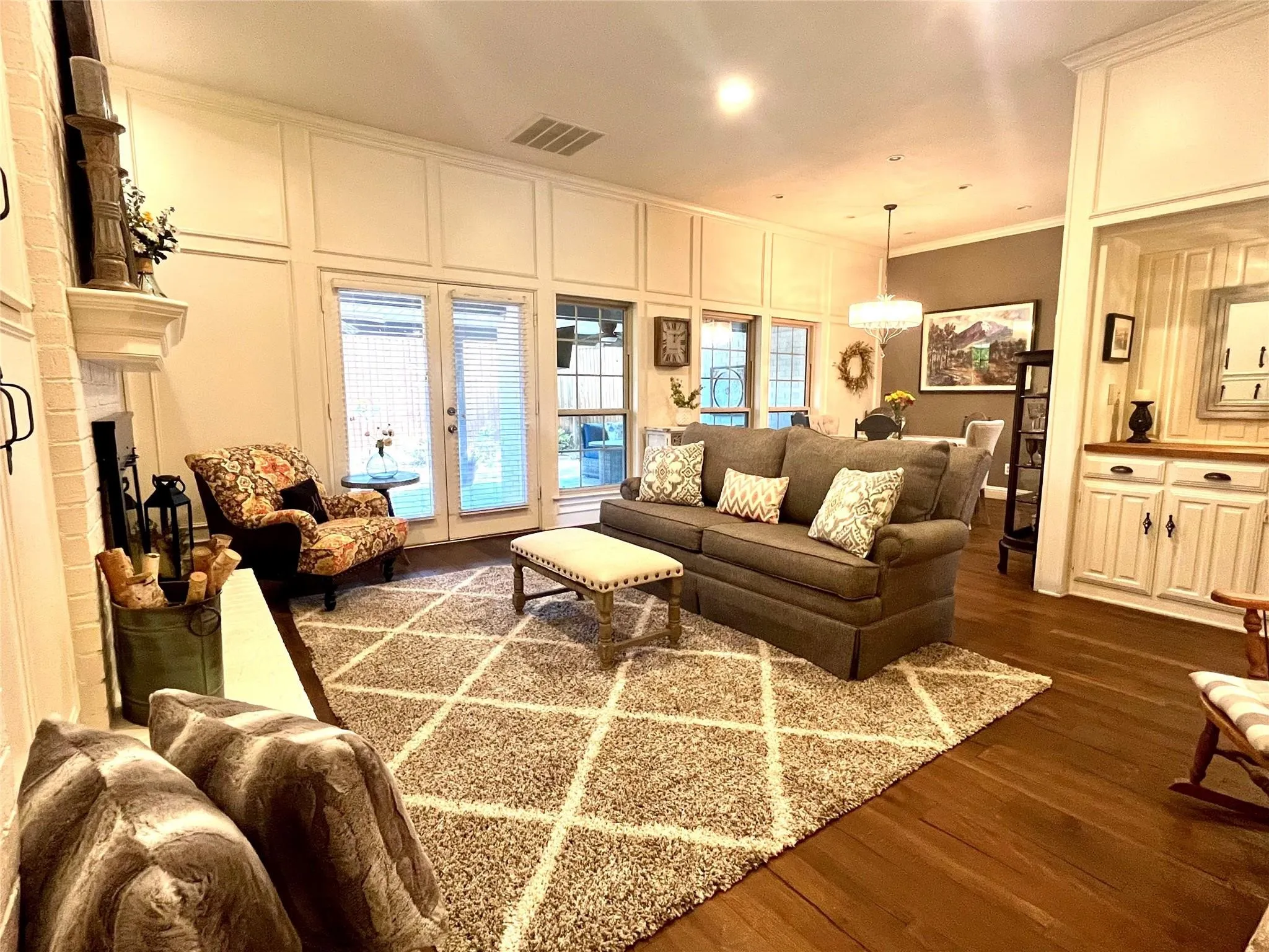 Single Family Residence For Sale in Collin County , 17216 Ikel Drive, Dallas, Texas 75248, 3 Bedroom, 3 Bathroom, 2 Garage spaces, 1,941 Sqft, built in 1981, mls#21402342, Real Estate Agent in Dallas, Homes For Sale in Collin county, Homes For Sale in Dallas, Realtor in Dallas Texas, Real Estate Brokerage Independent Realty Texas, Luminita Cordes Realtor
