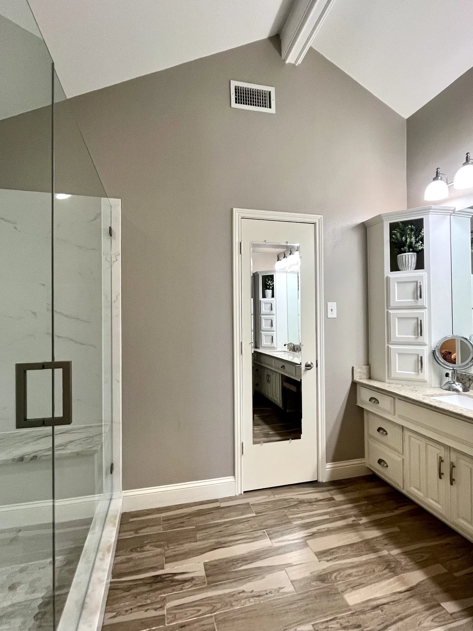 Single Family Residence For Sale in Collin County , 17216 Ikel Drive, Dallas, Texas 75248, 3 Bedroom, 3 Bathroom, 2 Garage spaces, 1,941 Sqft, built in 1981, mls#21402342, Real Estate Agent in Dallas, Homes For Sale in Collin county, Homes For Sale in Dallas, Realtor in Dallas Texas, Real Estate Brokerage Independent Realty Texas, Luminita Cordes Realtor