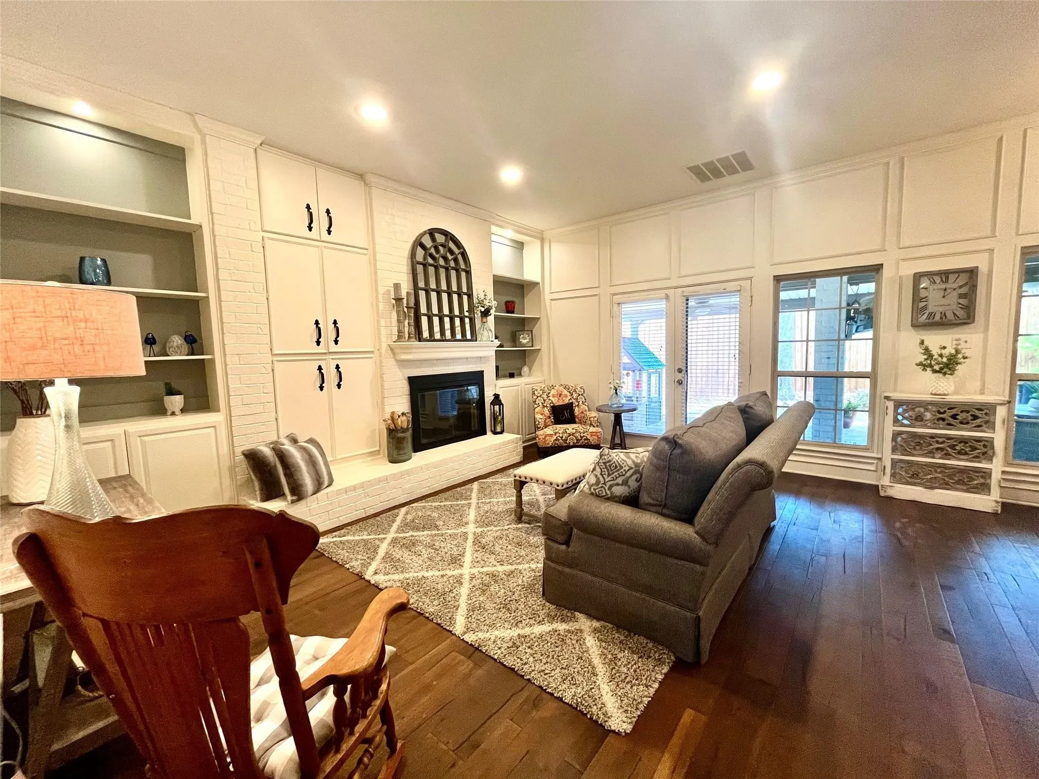 Single Family Residence For Sale in Collin County , 17216 Ikel Drive, Dallas, Texas 75248, 3 Bedroom, 3 Bathroom, 2 Garage spaces, 1,941 Sqft, built in 1981, mls#21402342, Real Estate Agent in Dallas, Homes For Sale in Collin county, Homes For Sale in Dallas, Realtor in Dallas Texas, Real Estate Brokerage Independent Realty Texas, Luminita Cordes Realtor