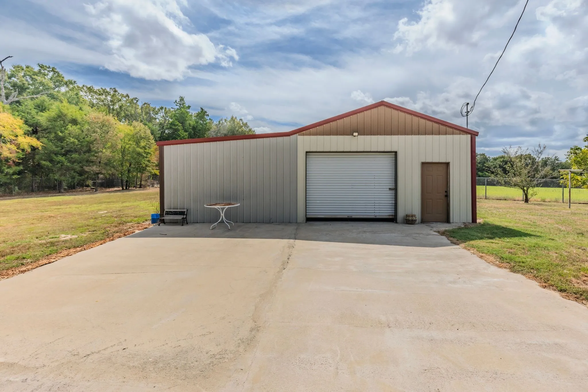 Single Family Residence For Sale in Rains County , 248 Rs County Road 3060, Emory, Texas 75440, 2 Bedroom, 3 Bathroom, 2 Garage spaces, 1,276 Sqft, built in 1960, mls#21402462, Real Estate Agent in Emory, Homes For Sale in Rains county, Homes For Sale in Emory, Realtor in Emory Texas, Real Estate Brokerage Independent Realty Texas, Luminita Cordes Realtor