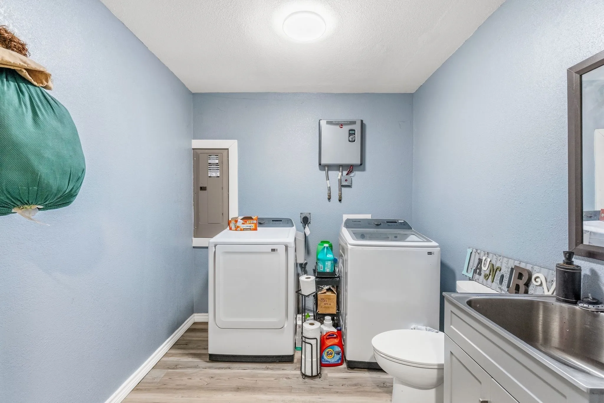 Single Family Residence For Sale in Rains County , 248 Rs County Road 3060, Emory, Texas 75440, 2 Bedroom, 3 Bathroom, 2 Garage spaces, 1,276 Sqft, built in 1960, mls#21402462, Real Estate Agent in Emory, Homes For Sale in Rains county, Homes For Sale in Emory, Realtor in Emory Texas, Real Estate Brokerage Independent Realty Texas, Luminita Cordes Realtor
