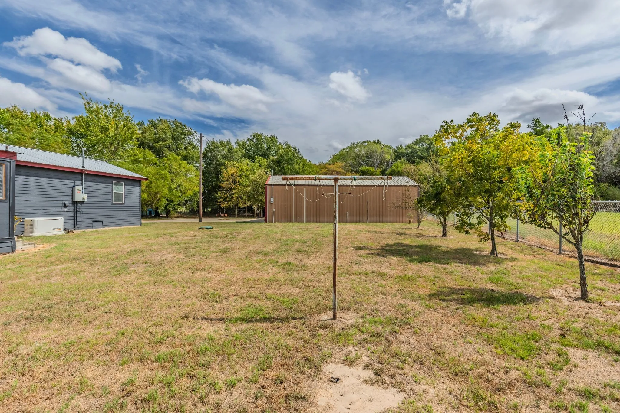 Single Family Residence For Sale in Rains County , 248 Rs County Road 3060, Emory, Texas 75440, 2 Bedroom, 3 Bathroom, 2 Garage spaces, 1,276 Sqft, built in 1960, mls#21402462, Real Estate Agent in Emory, Homes For Sale in Rains county, Homes For Sale in Emory, Realtor in Emory Texas, Real Estate Brokerage Independent Realty Texas, Luminita Cordes Realtor