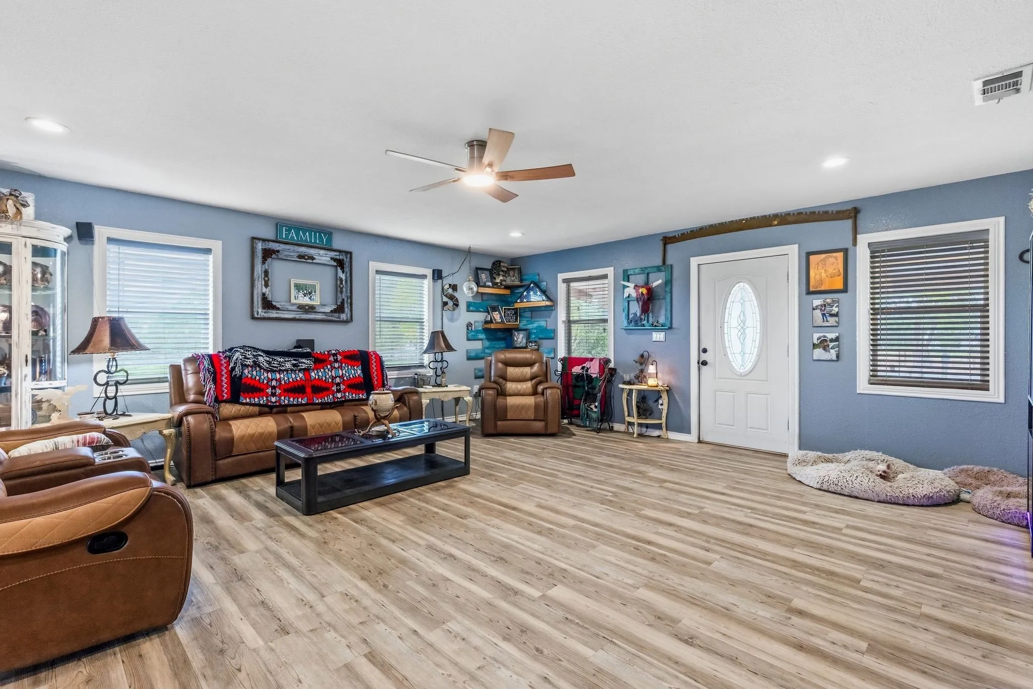 Single Family Residence For Sale in Rains County , 248 Rs County Road 3060, Emory, Texas 75440, 2 Bedroom, 3 Bathroom, 2 Garage spaces, 1,276 Sqft, built in 1960, mls#21402462, Real Estate Agent in Emory, Homes For Sale in Rains county, Homes For Sale in Emory, Realtor in Emory Texas, Real Estate Brokerage Independent Realty Texas, Luminita Cordes Realtor