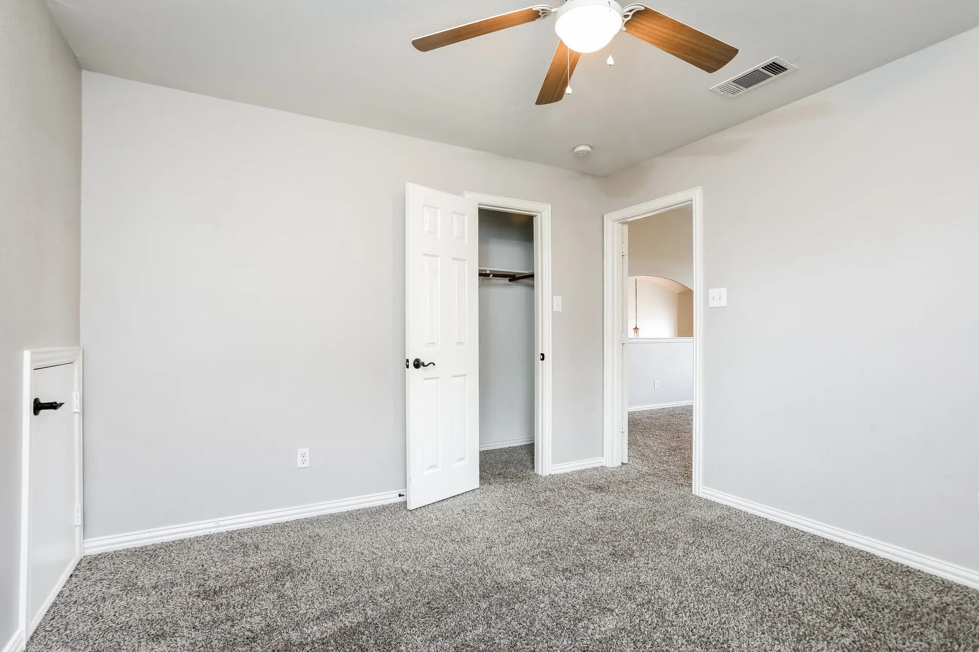 Single Family Residence For Rent in Dallas County , 1209 Wentwood Drive, De Soto, Texas 75115, 4 Bedroom, 3 Bathroom, 2 Garage spaces, 2,846 Sqft, built in 2007, mls#21402464, Real Estate Agent in De Soto, Homes For Rent in Dallas county, Homes For Rent in De Soto, Realtor in De Soto Texas, Real Estate Brokerage Independent Realty Texas, Luminita Cordes Realtor
