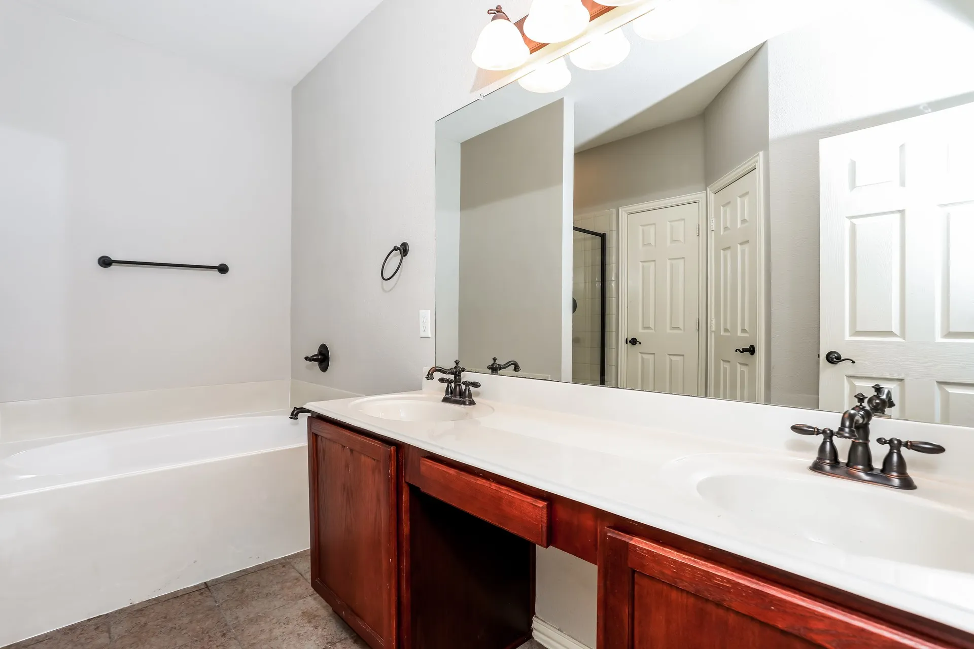 Single Family Residence For Rent in Dallas County , 1209 Wentwood Drive, De Soto, Texas 75115, 4 Bedroom, 3 Bathroom, 2 Garage spaces, 2,846 Sqft, built in 2007, mls#21402464, Real Estate Agent in De Soto, Homes For Rent in Dallas county, Homes For Rent in De Soto, Realtor in De Soto Texas, Real Estate Brokerage Independent Realty Texas, Luminita Cordes Realtor