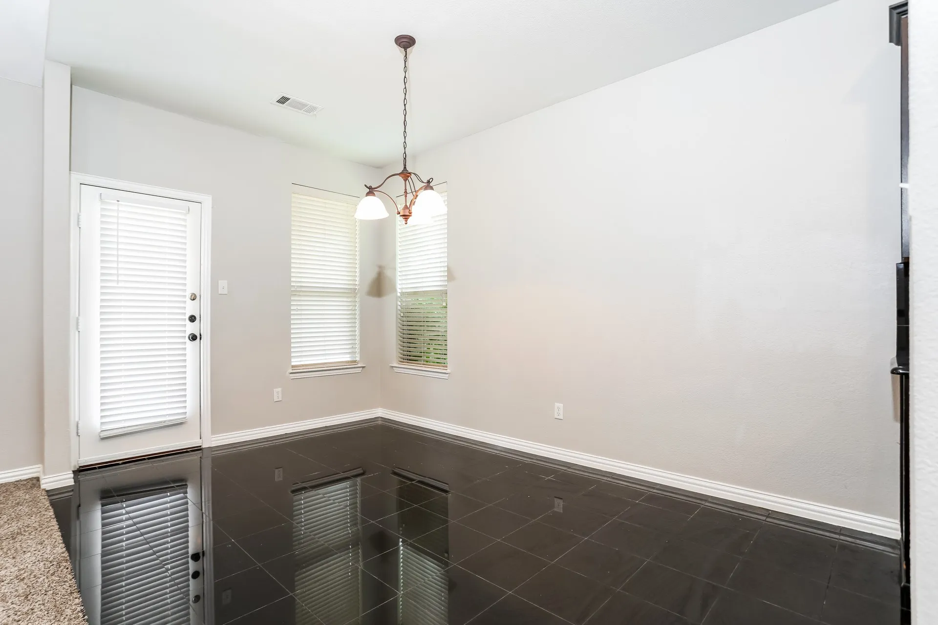 Single Family Residence For Rent in Dallas County , 1209 Wentwood Drive, De Soto, Texas 75115, 4 Bedroom, 3 Bathroom, 2 Garage spaces, 2,846 Sqft, built in 2007, mls#21402464, Real Estate Agent in De Soto, Homes For Rent in Dallas county, Homes For Rent in De Soto, Realtor in De Soto Texas, Real Estate Brokerage Independent Realty Texas, Luminita Cordes Realtor