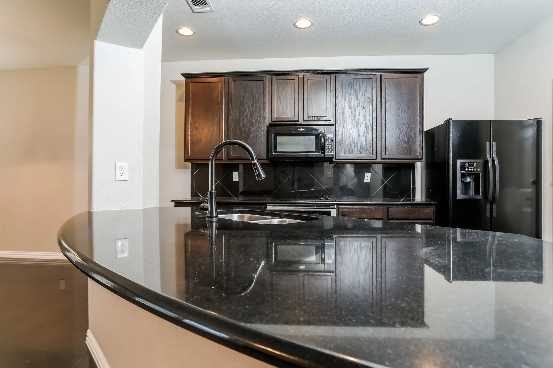 Single Family Residence For Rent in Dallas County , 1209 Wentwood Drive, De Soto, Texas 75115, 4 Bedroom, 3 Bathroom, 2 Garage spaces, 2,846 Sqft, built in 2007, mls#21402464, Real Estate Agent in De Soto, Homes For Rent in Dallas county, Homes For Rent in De Soto, Realtor in De Soto Texas, Real Estate Brokerage Independent Realty Texas, Luminita Cordes Realtor