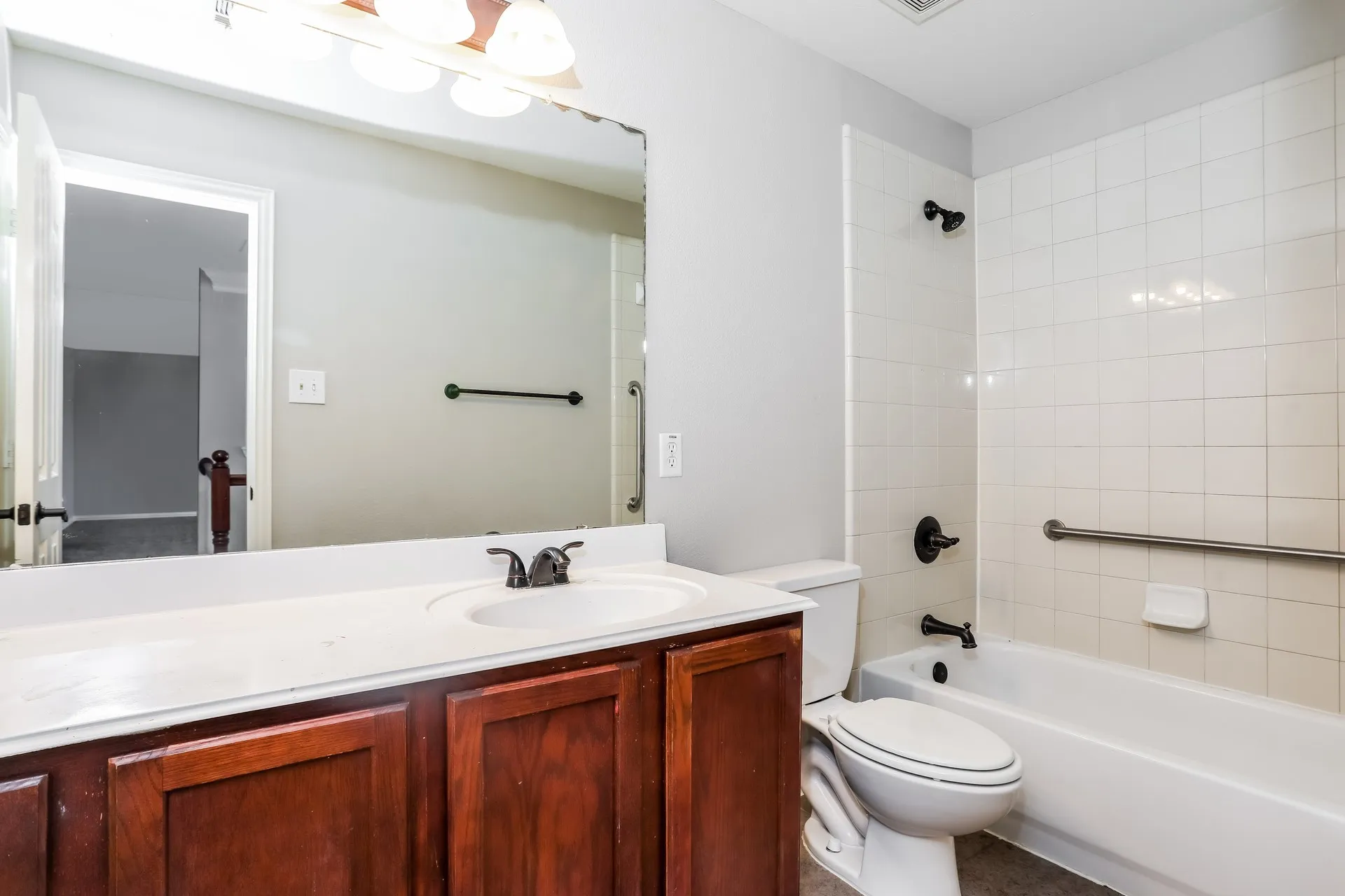 Single Family Residence For Rent in Dallas County , 1209 Wentwood Drive, De Soto, Texas 75115, 4 Bedroom, 3 Bathroom, 2 Garage spaces, 2,846 Sqft, built in 2007, mls#21402464, Real Estate Agent in De Soto, Homes For Rent in Dallas county, Homes For Rent in De Soto, Realtor in De Soto Texas, Real Estate Brokerage Independent Realty Texas, Luminita Cordes Realtor