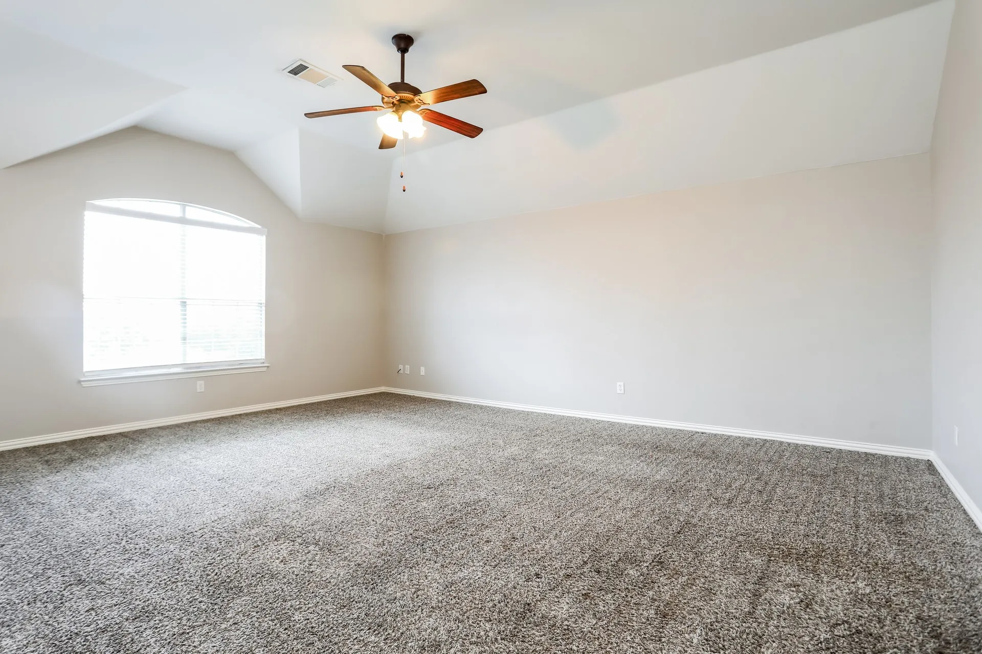 Single Family Residence For Rent in Dallas County , 1209 Wentwood Drive, De Soto, Texas 75115, 4 Bedroom, 3 Bathroom, 2 Garage spaces, 2,846 Sqft, built in 2007, mls#21402464, Real Estate Agent in De Soto, Homes For Rent in Dallas county, Homes For Rent in De Soto, Realtor in De Soto Texas, Real Estate Brokerage Independent Realty Texas, Luminita Cordes Realtor