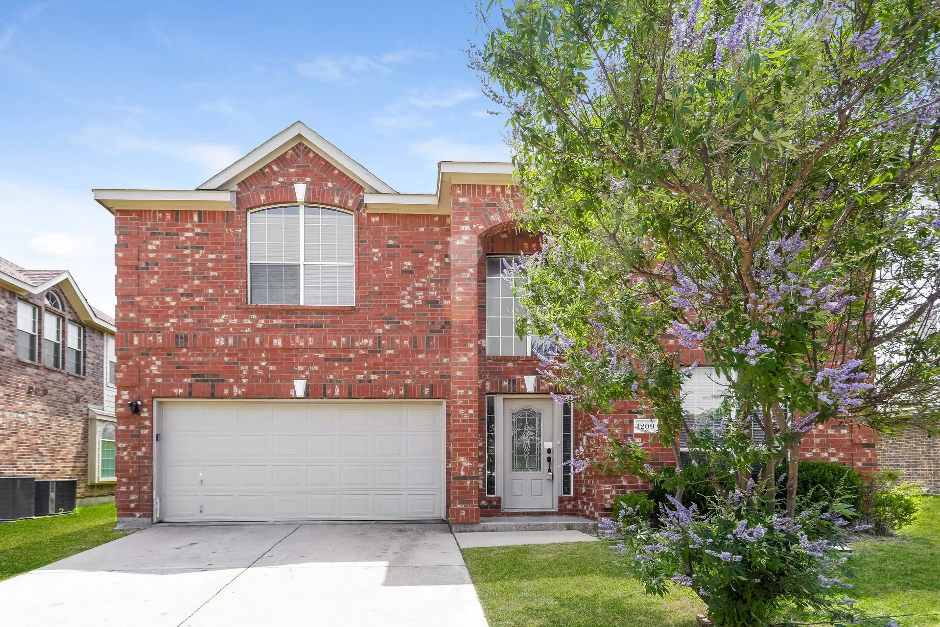Single Family Residence For Rent in Dallas County , 1209 Wentwood Drive, De Soto, Texas 75115, 4 Bedroom, 3 Bathroom, 2 Garage spaces, 2,846 Sqft, built in 2007, mls#21402464, Real Estate Agent in De Soto, Homes For Rent in Dallas county, Homes For Rent in De Soto, Realtor in De Soto Texas, Real Estate Brokerage Independent Realty Texas, Luminita Cordes Realtor