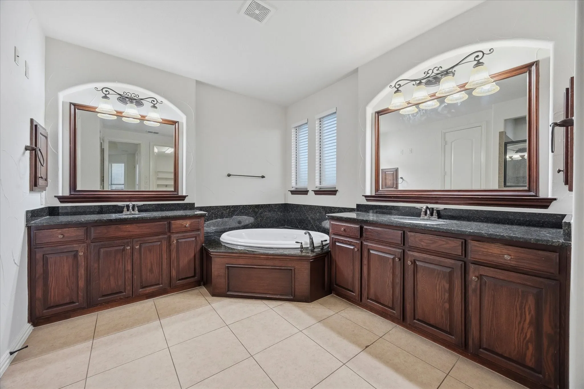 Single Family Residence For Rent in Rockwall County , 201 Chatfield Drive, Rockwall, Texas 75087, 4 Bedroom, 4 Bathroom, 2 Garage spaces, 3,145 Sqft, built in 2011, mls#21402465, Real Estate Agent in Rockwall, Homes For Rent in Rockwall county, Homes For Rent in Rockwall, Realtor in Rockwall Texas, Real Estate Brokerage Independent Realty Texas, Luminita Cordes Realtor