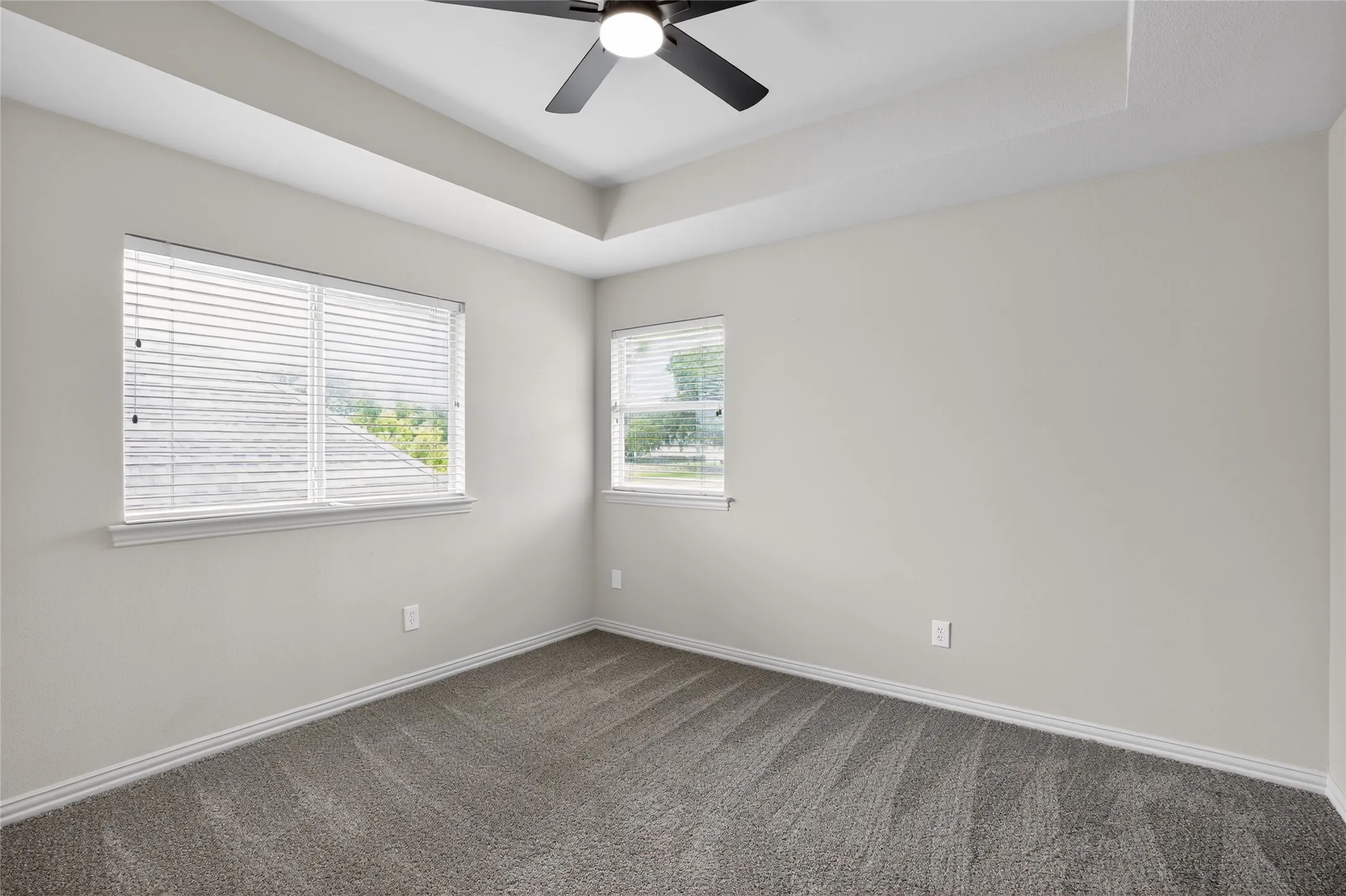 Single Family Residence For Sale in Dallas County , 909 Saint Andrews Place, De Soto, Texas 75115, 3 Bedroom, 3 Bathroom, 2 Garage spaces, 2,643 Sqft, built in 1996, mls#21402467, Real Estate Agent in De Soto, Homes For Sale in Dallas county, Homes For Sale in De Soto, Realtor in De Soto Texas, Real Estate Brokerage Independent Realty Texas, Luminita Cordes Realtor