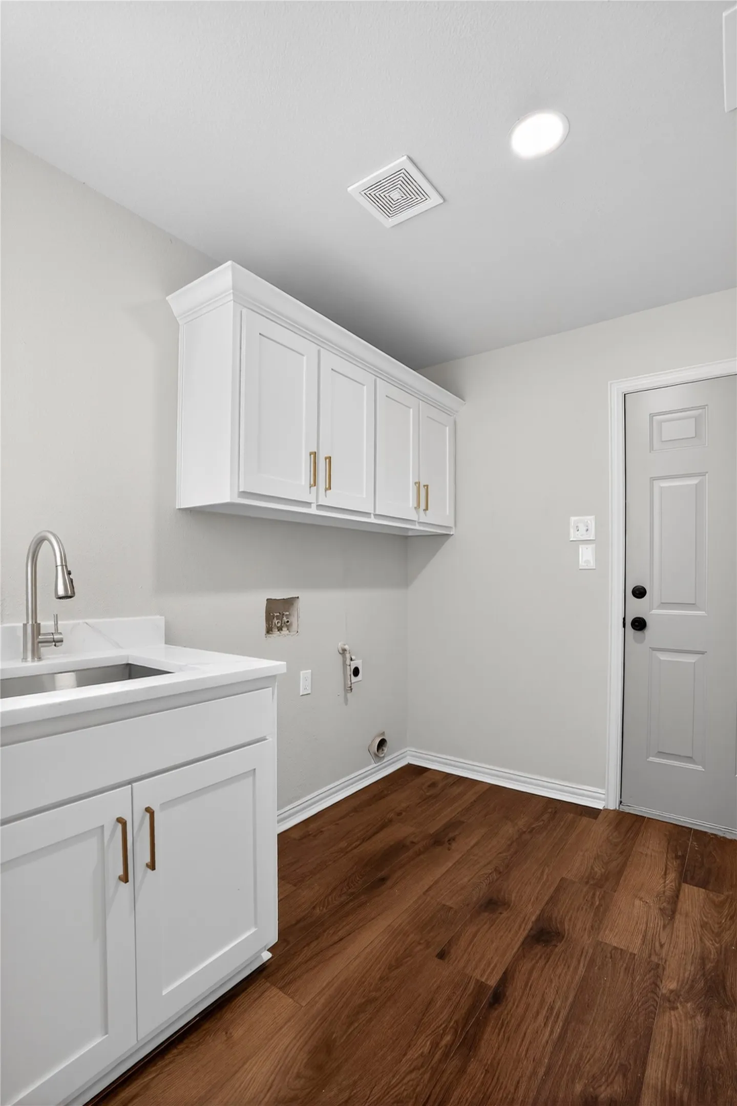 Single Family Residence For Sale in Dallas County , 909 Saint Andrews Place, De Soto, Texas 75115, 3 Bedroom, 3 Bathroom, 2 Garage spaces, 2,643 Sqft, built in 1996, mls#21402467, Real Estate Agent in De Soto, Homes For Sale in Dallas county, Homes For Sale in De Soto, Realtor in De Soto Texas, Real Estate Brokerage Independent Realty Texas, Luminita Cordes Realtor