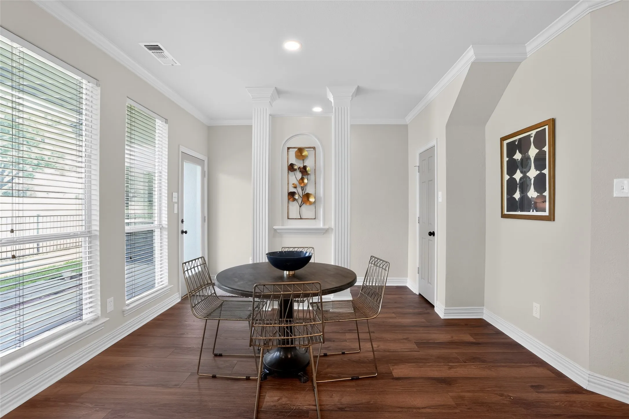 Single Family Residence For Sale in Dallas County , 909 Saint Andrews Place, De Soto, Texas 75115, 3 Bedroom, 3 Bathroom, 2 Garage spaces, 2,643 Sqft, built in 1996, mls#21402467, Real Estate Agent in De Soto, Homes For Sale in Dallas county, Homes For Sale in De Soto, Realtor in De Soto Texas, Real Estate Brokerage Independent Realty Texas, Luminita Cordes Realtor