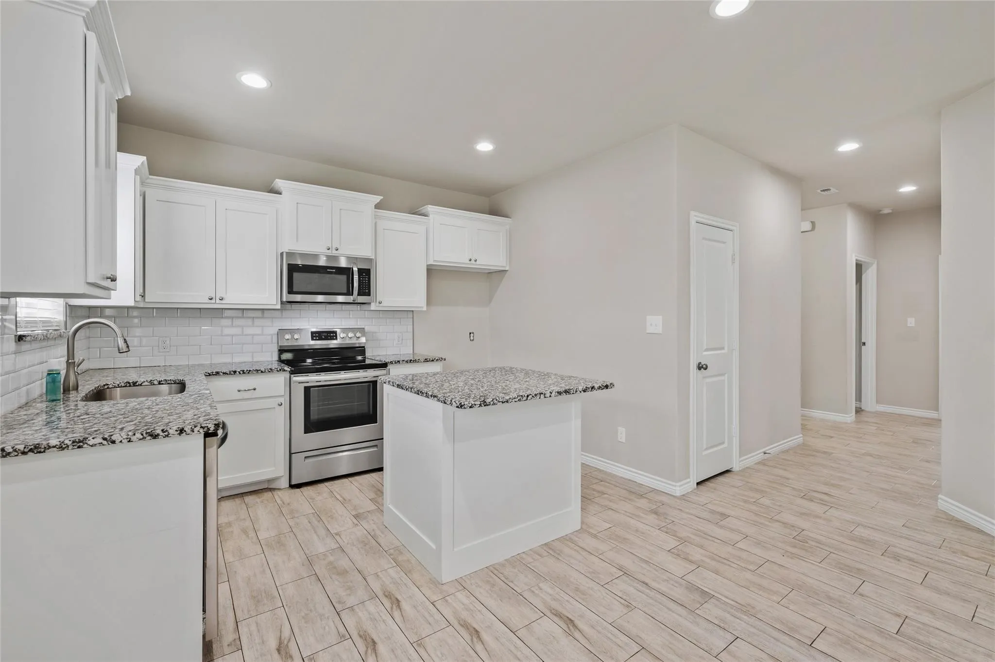 Single Family Residence For Rent in Grayson County , 1104 Silverton Drive, Sherman, Texas 75092, 3 Bedroom, 2 Bathroom, 2 Garage spaces, 1,517 Sqft, built in 2020, mls#21402468, Real Estate Agent in Sherman, Homes For Rent in Grayson county, Homes For Rent in Sherman, Realtor in Sherman Texas, Real Estate Brokerage Independent Realty Texas, Luminita Cordes Realtor