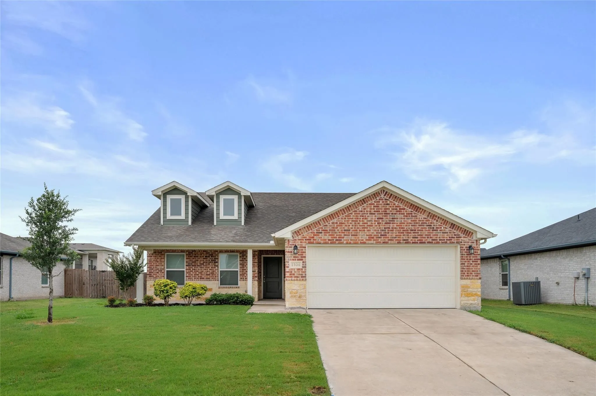 Single Family Residence For Rent in Grayson County , 1104 Silverton Drive, Sherman, Texas 75092, 3 Bedroom, 2 Bathroom, 2 Garage spaces, 1,517 Sqft, built in 2020, mls#21402468, Real Estate Agent in Sherman, Homes For Rent in Grayson county, Homes For Rent in Sherman, Realtor in Sherman Texas, Real Estate Brokerage Independent Realty Texas, Luminita Cordes Realtor