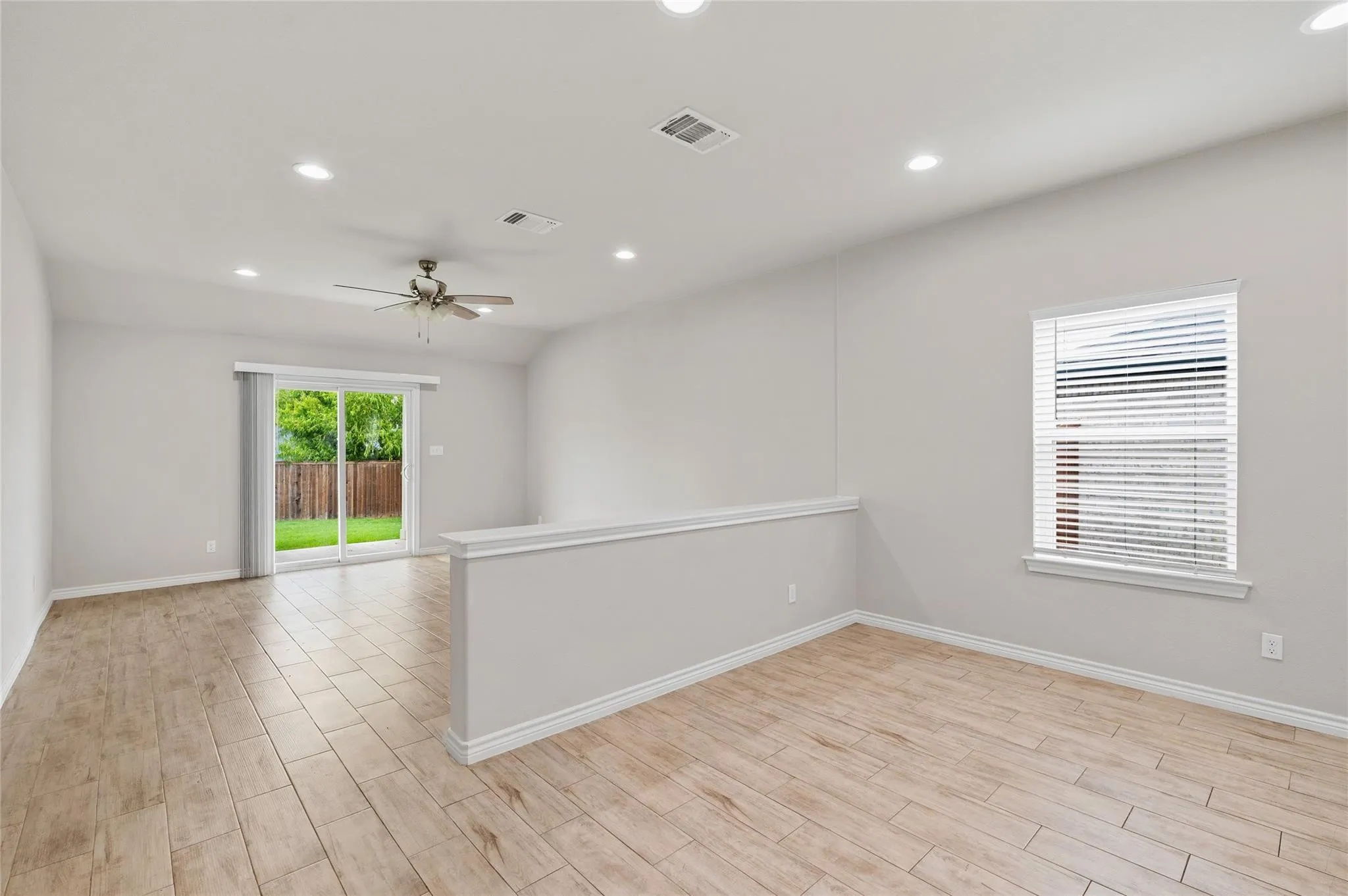 Single Family Residence For Rent in Grayson County , 1104 Silverton Drive, Sherman, Texas 75092, 3 Bedroom, 2 Bathroom, 2 Garage spaces, 1,517 Sqft, built in 2020, mls#21402468, Real Estate Agent in Sherman, Homes For Rent in Grayson county, Homes For Rent in Sherman, Realtor in Sherman Texas, Real Estate Brokerage Independent Realty Texas, Luminita Cordes Realtor