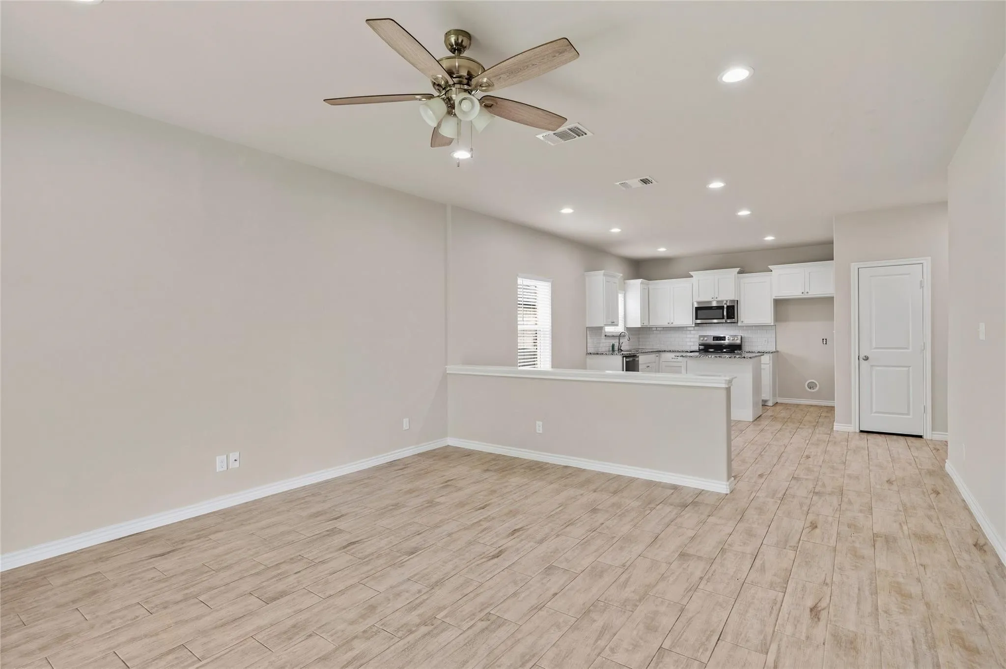 Single Family Residence For Rent in Grayson County , 1104 Silverton Drive, Sherman, Texas 75092, 3 Bedroom, 2 Bathroom, 2 Garage spaces, 1,517 Sqft, built in 2020, mls#21402468, Real Estate Agent in Sherman, Homes For Rent in Grayson county, Homes For Rent in Sherman, Realtor in Sherman Texas, Real Estate Brokerage Independent Realty Texas, Luminita Cordes Realtor