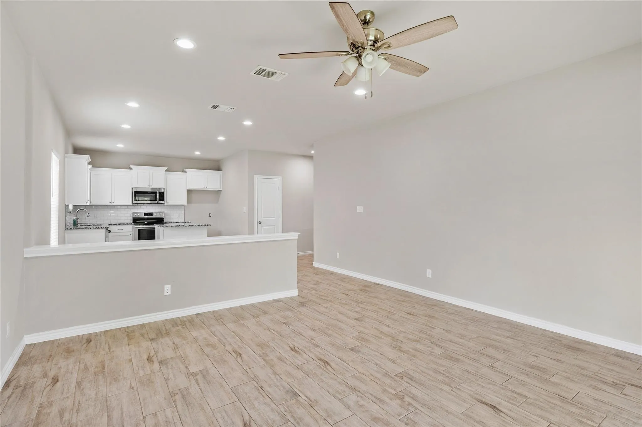 Single Family Residence For Rent in Grayson County , 1104 Silverton Drive, Sherman, Texas 75092, 3 Bedroom, 2 Bathroom, 2 Garage spaces, 1,517 Sqft, built in 2020, mls#21402468, Real Estate Agent in Sherman, Homes For Rent in Grayson county, Homes For Rent in Sherman, Realtor in Sherman Texas, Real Estate Brokerage Independent Realty Texas, Luminita Cordes Realtor