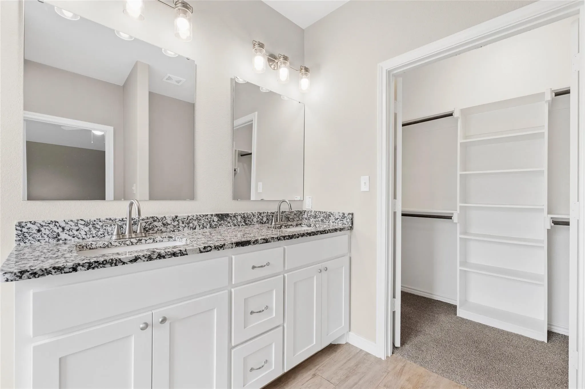 Single Family Residence For Rent in Grayson County , 1104 Silverton Drive, Sherman, Texas 75092, 3 Bedroom, 2 Bathroom, 2 Garage spaces, 1,517 Sqft, built in 2020, mls#21402468, Real Estate Agent in Sherman, Homes For Rent in Grayson county, Homes For Rent in Sherman, Realtor in Sherman Texas, Real Estate Brokerage Independent Realty Texas, Luminita Cordes Realtor
