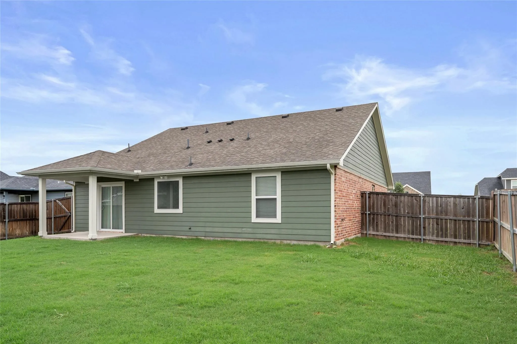 Single Family Residence For Rent in Grayson County , 1104 Silverton Drive, Sherman, Texas 75092, 3 Bedroom, 2 Bathroom, 2 Garage spaces, 1,517 Sqft, built in 2020, mls#21402468, Real Estate Agent in Sherman, Homes For Rent in Grayson county, Homes For Rent in Sherman, Realtor in Sherman Texas, Real Estate Brokerage Independent Realty Texas, Luminita Cordes Realtor