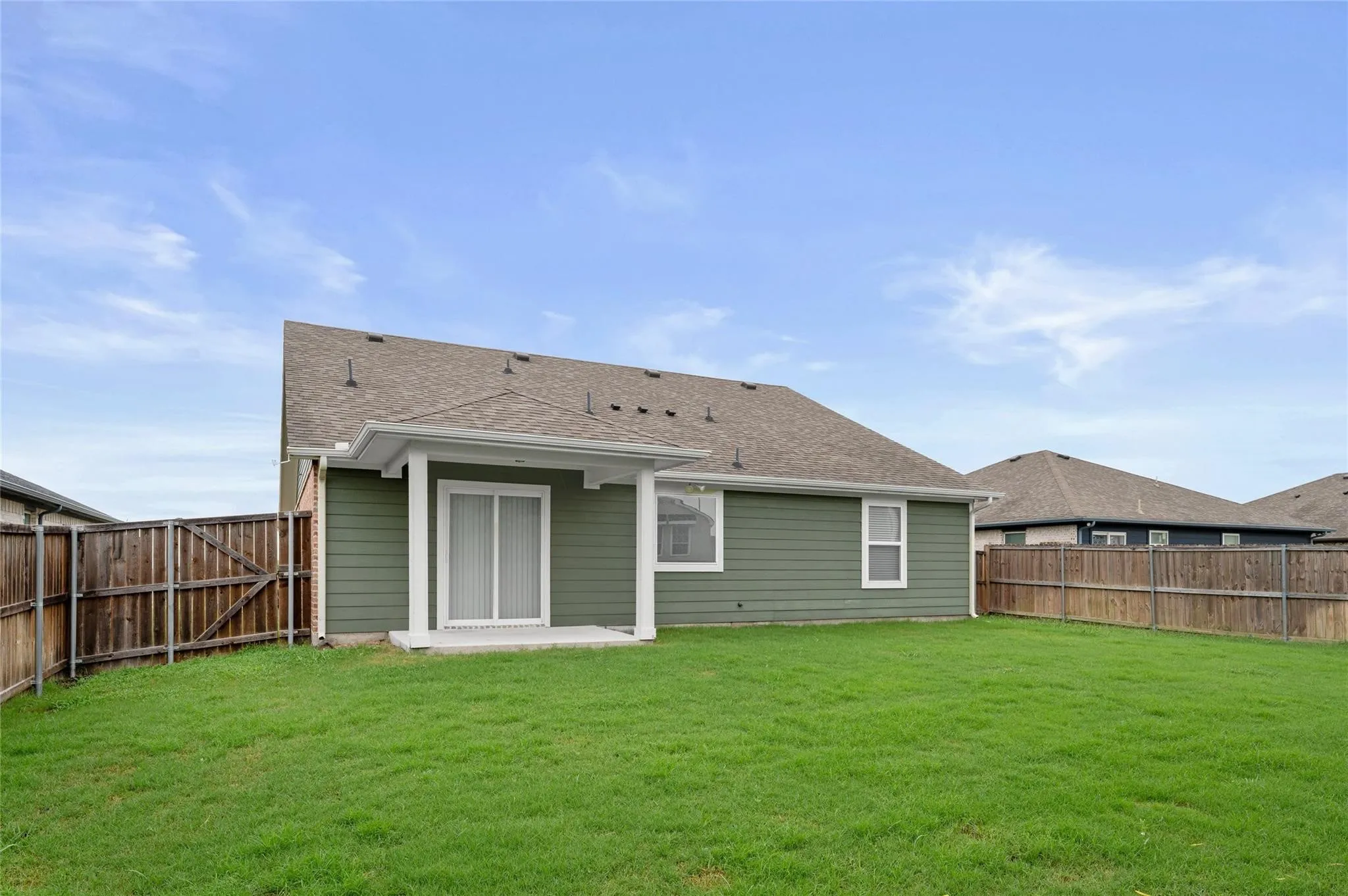Single Family Residence For Rent in Grayson County , 1104 Silverton Drive, Sherman, Texas 75092, 3 Bedroom, 2 Bathroom, 2 Garage spaces, 1,517 Sqft, built in 2020, mls#21402468, Real Estate Agent in Sherman, Homes For Rent in Grayson county, Homes For Rent in Sherman, Realtor in Sherman Texas, Real Estate Brokerage Independent Realty Texas, Luminita Cordes Realtor