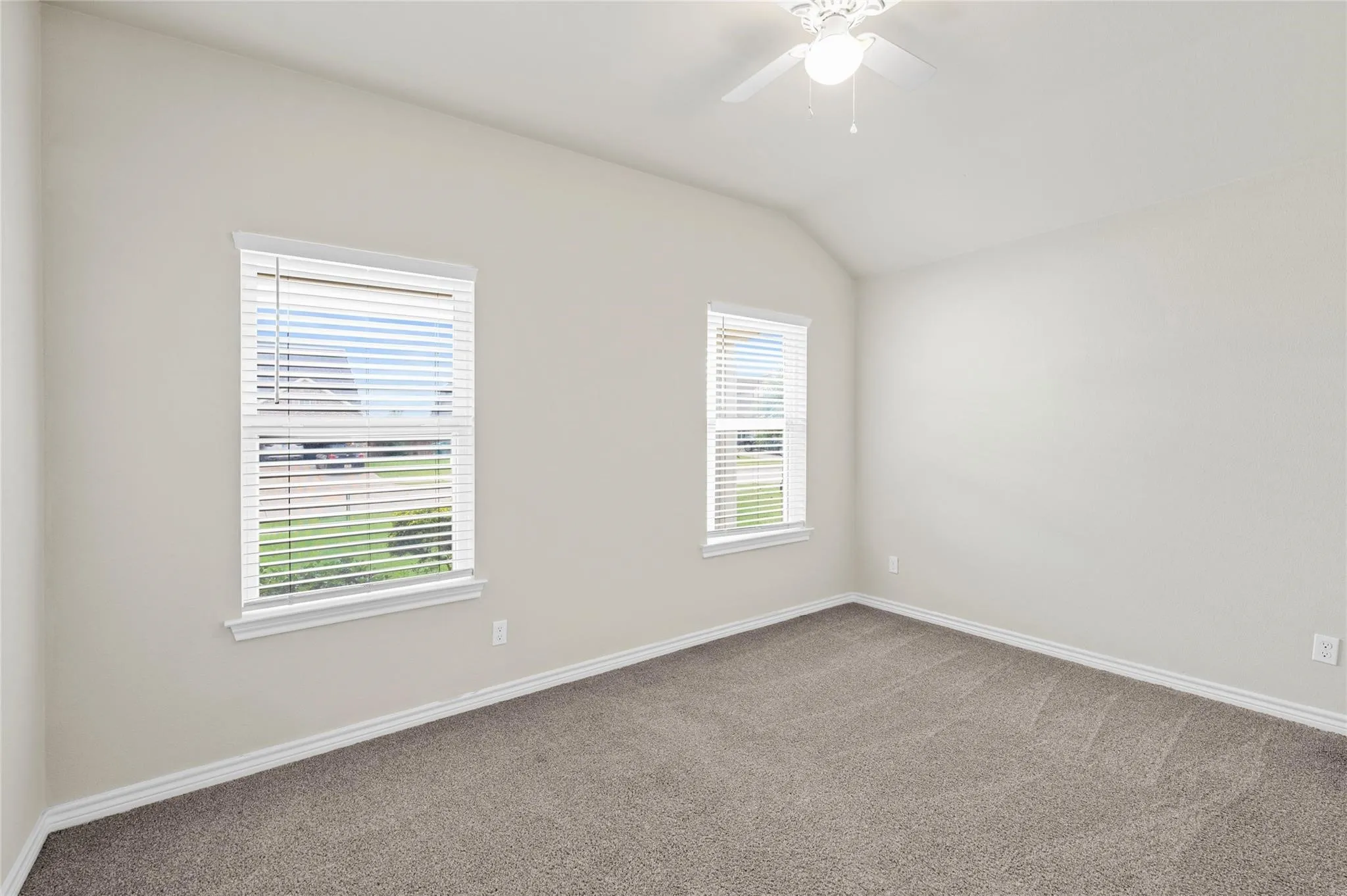 Single Family Residence For Rent in Grayson County , 1104 Silverton Drive, Sherman, Texas 75092, 3 Bedroom, 2 Bathroom, 2 Garage spaces, 1,517 Sqft, built in 2020, mls#21402468, Real Estate Agent in Sherman, Homes For Rent in Grayson county, Homes For Rent in Sherman, Realtor in Sherman Texas, Real Estate Brokerage Independent Realty Texas, Luminita Cordes Realtor