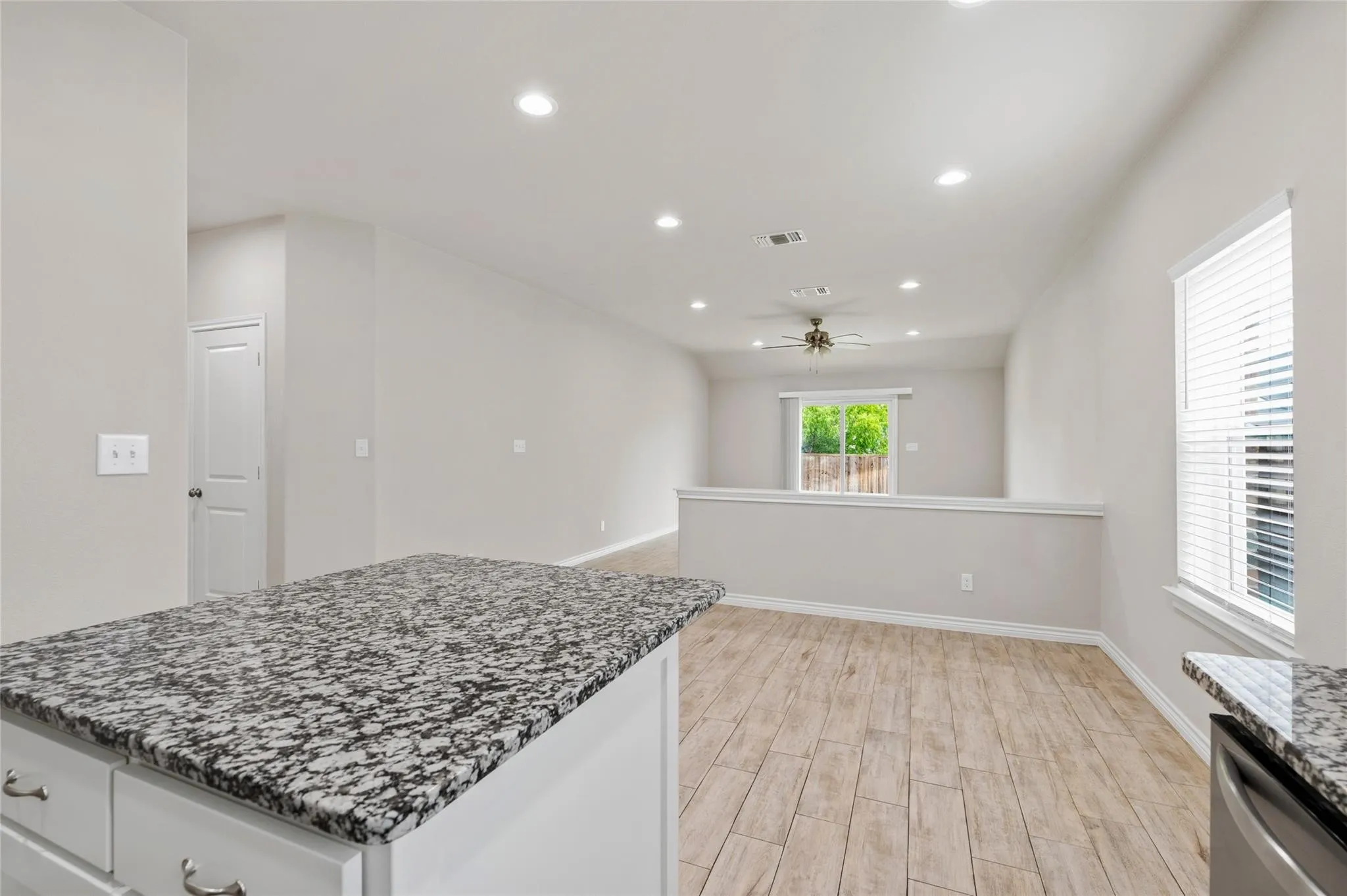 Single Family Residence For Rent in Grayson County , 1104 Silverton Drive, Sherman, Texas 75092, 3 Bedroom, 2 Bathroom, 2 Garage spaces, 1,517 Sqft, built in 2020, mls#21402468, Real Estate Agent in Sherman, Homes For Rent in Grayson county, Homes For Rent in Sherman, Realtor in Sherman Texas, Real Estate Brokerage Independent Realty Texas, Luminita Cordes Realtor