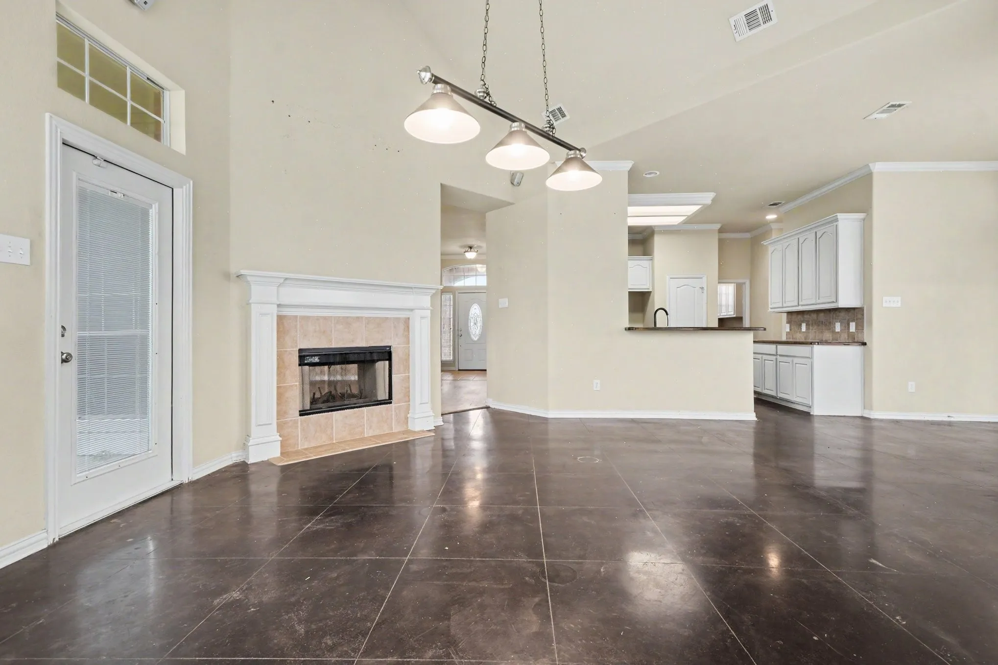 Single Family Residence For Sale in Ellis County , 5840 Deerfield Lane, Midlothian, Texas 76065, 3 Bedroom, 2 Bathroom, 2 Garage spaces, 2,179 Sqft, built in 2004, mls#21399849, Real Estate Agent in Midlothian, Homes For Sale in Ellis county, Homes For Sale in Midlothian, Realtor in Midlothian Texas, Real Estate Brokerage Independent Realty Texas, Luminita Cordes Realtor