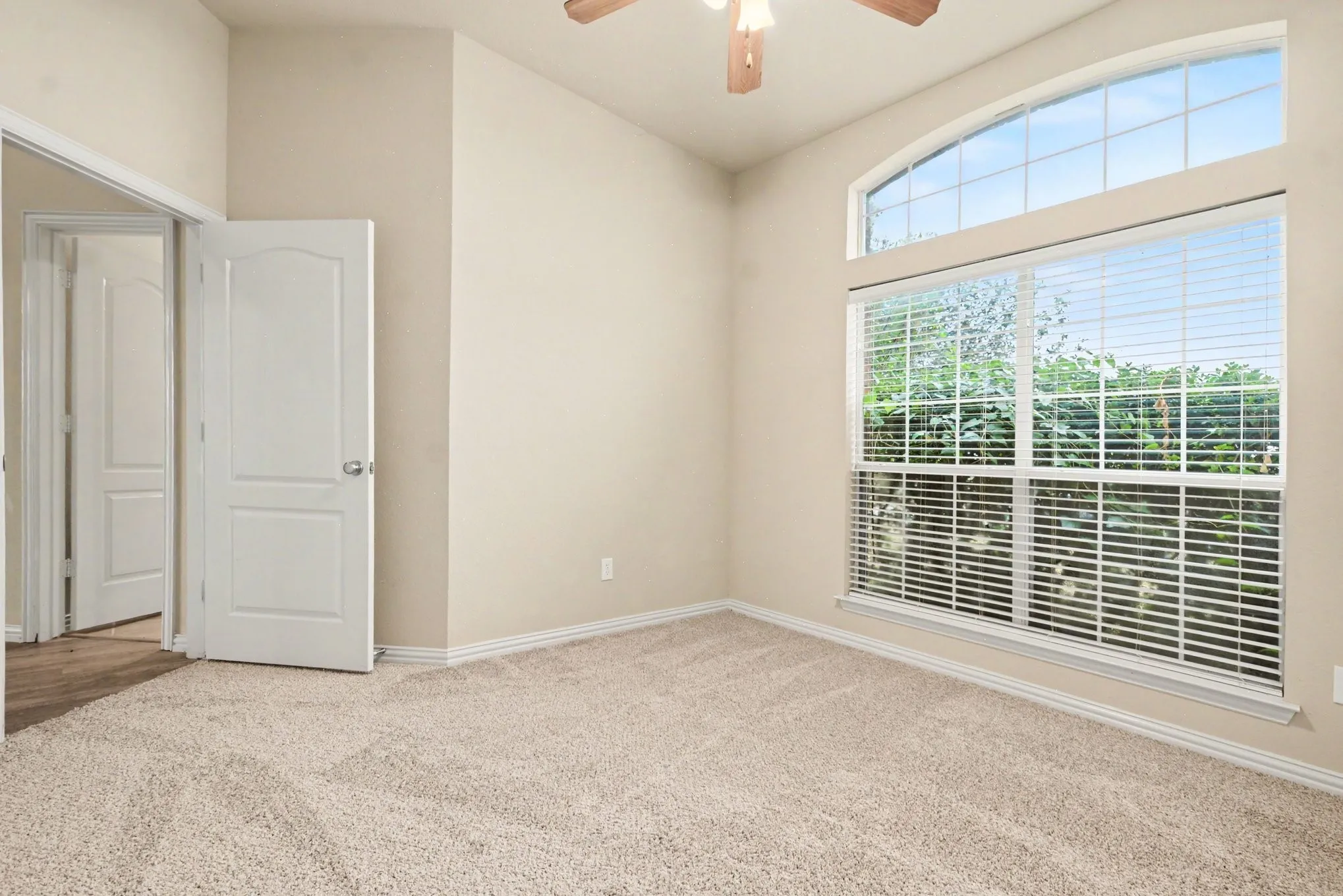 Single Family Residence For Sale in Ellis County , 5840 Deerfield Lane, Midlothian, Texas 76065, 3 Bedroom, 2 Bathroom, 2 Garage spaces, 2,179 Sqft, built in 2004, mls#21399849, Real Estate Agent in Midlothian, Homes For Sale in Ellis county, Homes For Sale in Midlothian, Realtor in Midlothian Texas, Real Estate Brokerage Independent Realty Texas, Luminita Cordes Realtor