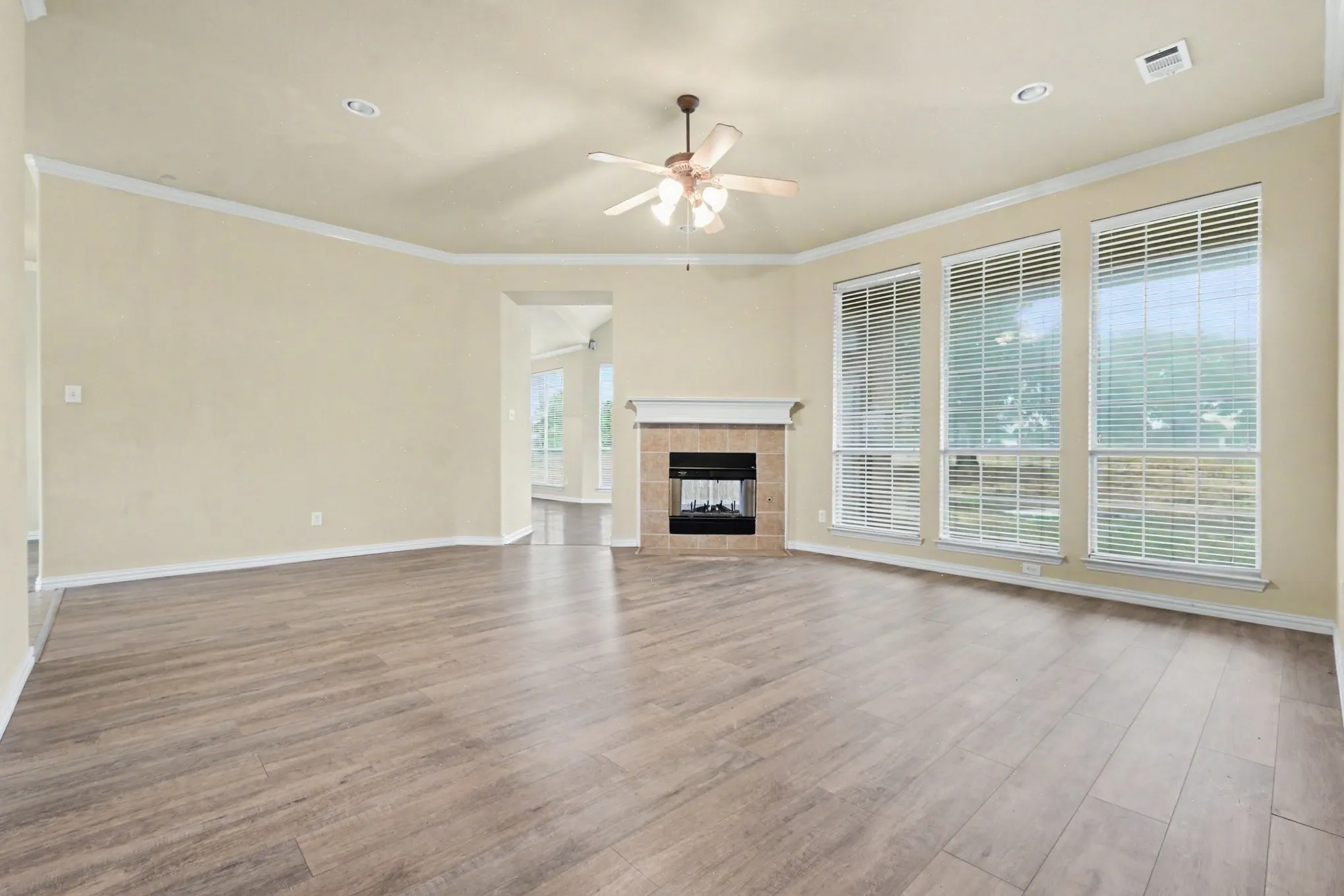 Single Family Residence For Sale in Ellis County , 5840 Deerfield Lane, Midlothian, Texas 76065, 3 Bedroom, 2 Bathroom, 2 Garage spaces, 2,179 Sqft, built in 2004, mls#21399849, Real Estate Agent in Midlothian, Homes For Sale in Ellis county, Homes For Sale in Midlothian, Realtor in Midlothian Texas, Real Estate Brokerage Independent Realty Texas, Luminita Cordes Realtor