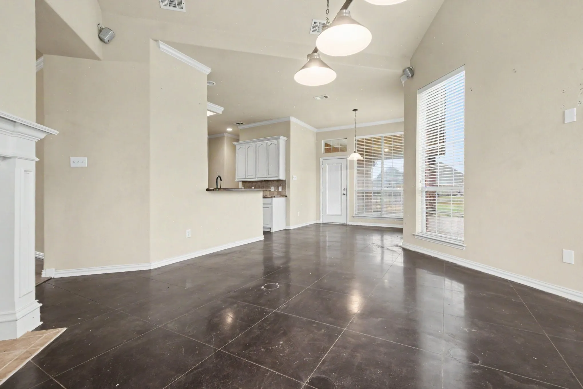 Single Family Residence For Sale in Ellis County , 5840 Deerfield Lane, Midlothian, Texas 76065, 3 Bedroom, 2 Bathroom, 2 Garage spaces, 2,179 Sqft, built in 2004, mls#21399849, Real Estate Agent in Midlothian, Homes For Sale in Ellis county, Homes For Sale in Midlothian, Realtor in Midlothian Texas, Real Estate Brokerage Independent Realty Texas, Luminita Cordes Realtor