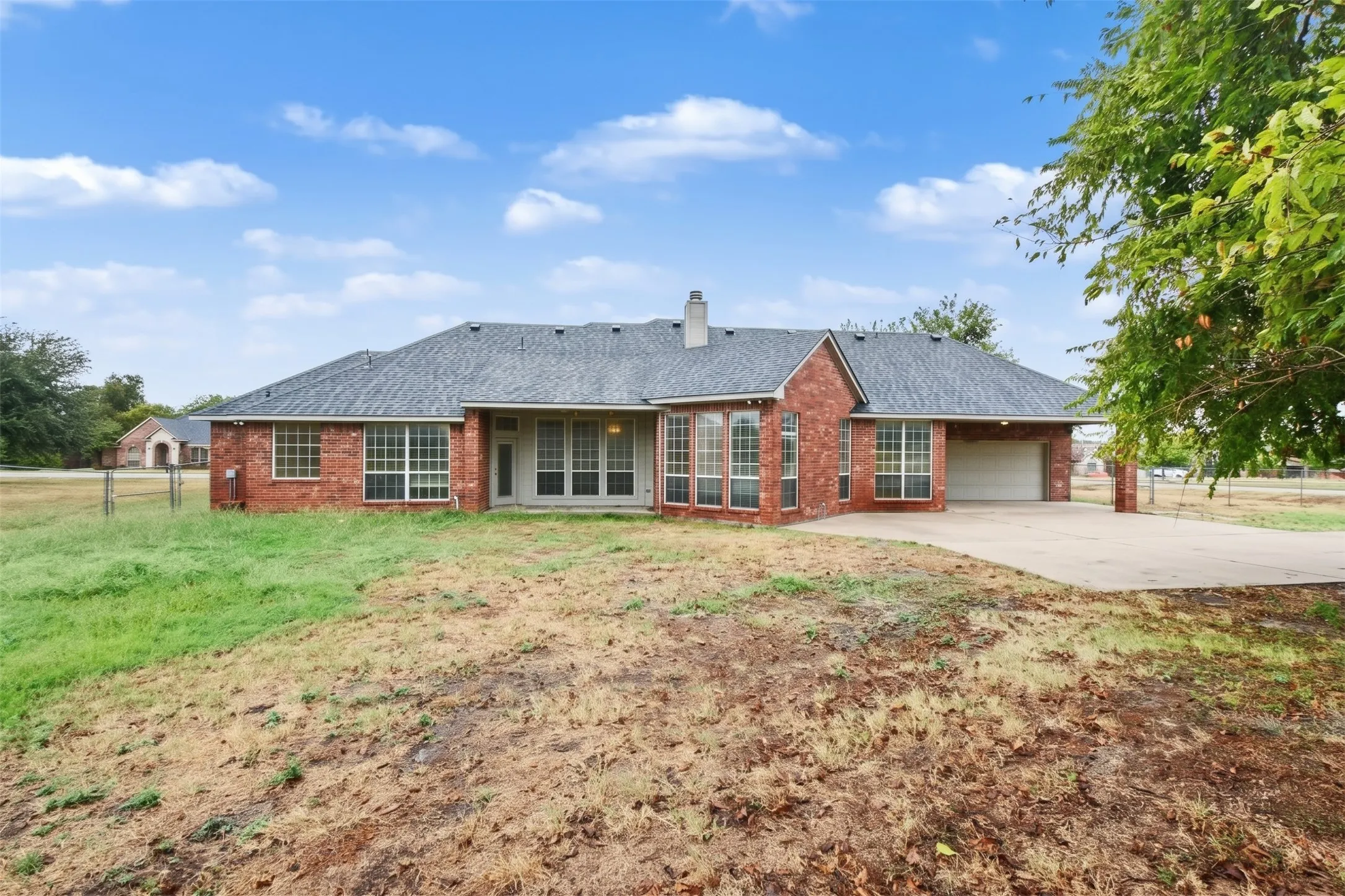Single Family Residence For Sale in Ellis County , 5840 Deerfield Lane, Midlothian, Texas 76065, 3 Bedroom, 2 Bathroom, 2 Garage spaces, 2,179 Sqft, built in 2004, mls#21399849, Real Estate Agent in Midlothian, Homes For Sale in Ellis county, Homes For Sale in Midlothian, Realtor in Midlothian Texas, Real Estate Brokerage Independent Realty Texas, Luminita Cordes Realtor