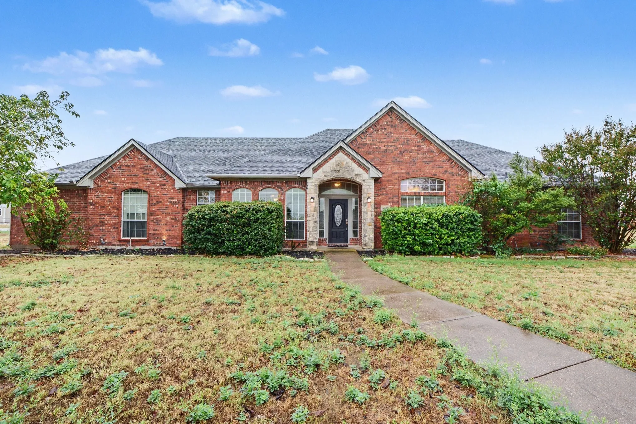 Single Family Residence For Sale in Ellis County , 5840 Deerfield Lane, Midlothian, Texas 76065, 3 Bedroom, 2 Bathroom, 2 Garage spaces, 2,179 Sqft, built in 2004, mls#21399849, Real Estate Agent in Midlothian, Homes For Sale in Ellis county, Homes For Sale in Midlothian, Realtor in Midlothian Texas, Real Estate Brokerage Independent Realty Texas, Luminita Cordes Realtor