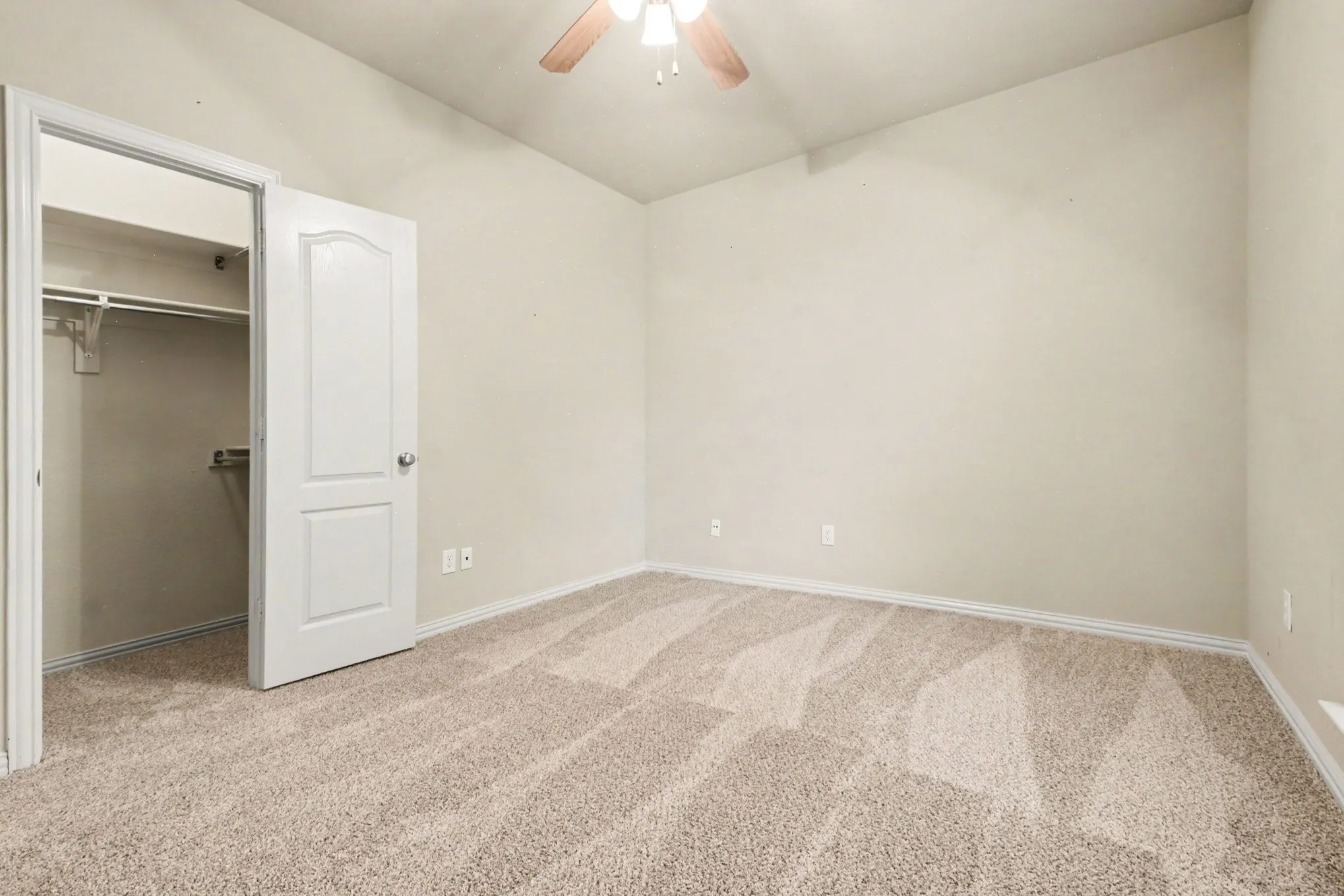 Single Family Residence For Sale in Ellis County , 5840 Deerfield Lane, Midlothian, Texas 76065, 3 Bedroom, 2 Bathroom, 2 Garage spaces, 2,179 Sqft, built in 2004, mls#21399849, Real Estate Agent in Midlothian, Homes For Sale in Ellis county, Homes For Sale in Midlothian, Realtor in Midlothian Texas, Real Estate Brokerage Independent Realty Texas, Luminita Cordes Realtor