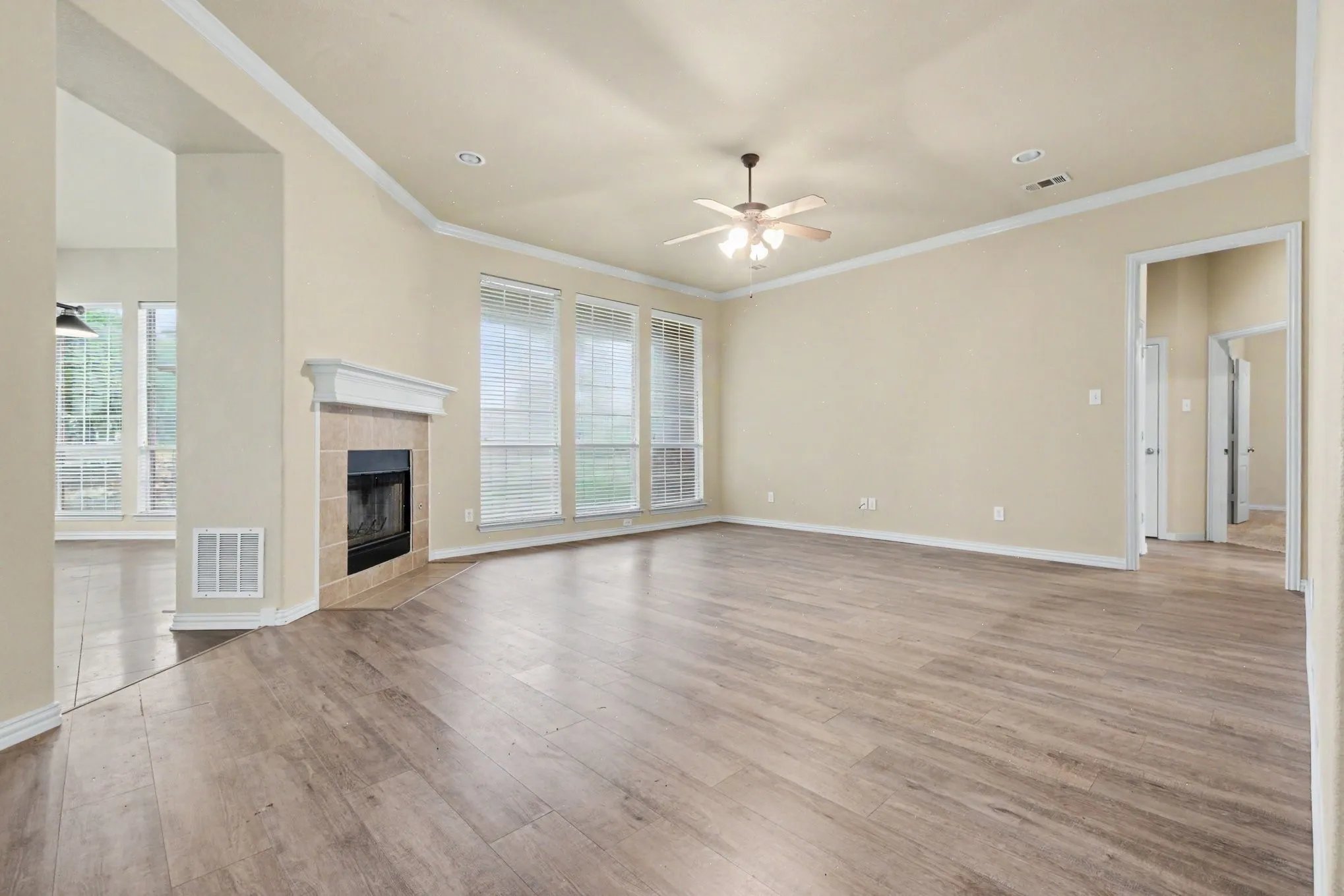 Single Family Residence For Sale in Ellis County , 5840 Deerfield Lane, Midlothian, Texas 76065, 3 Bedroom, 2 Bathroom, 2 Garage spaces, 2,179 Sqft, built in 2004, mls#21399849, Real Estate Agent in Midlothian, Homes For Sale in Ellis county, Homes For Sale in Midlothian, Realtor in Midlothian Texas, Real Estate Brokerage Independent Realty Texas, Luminita Cordes Realtor