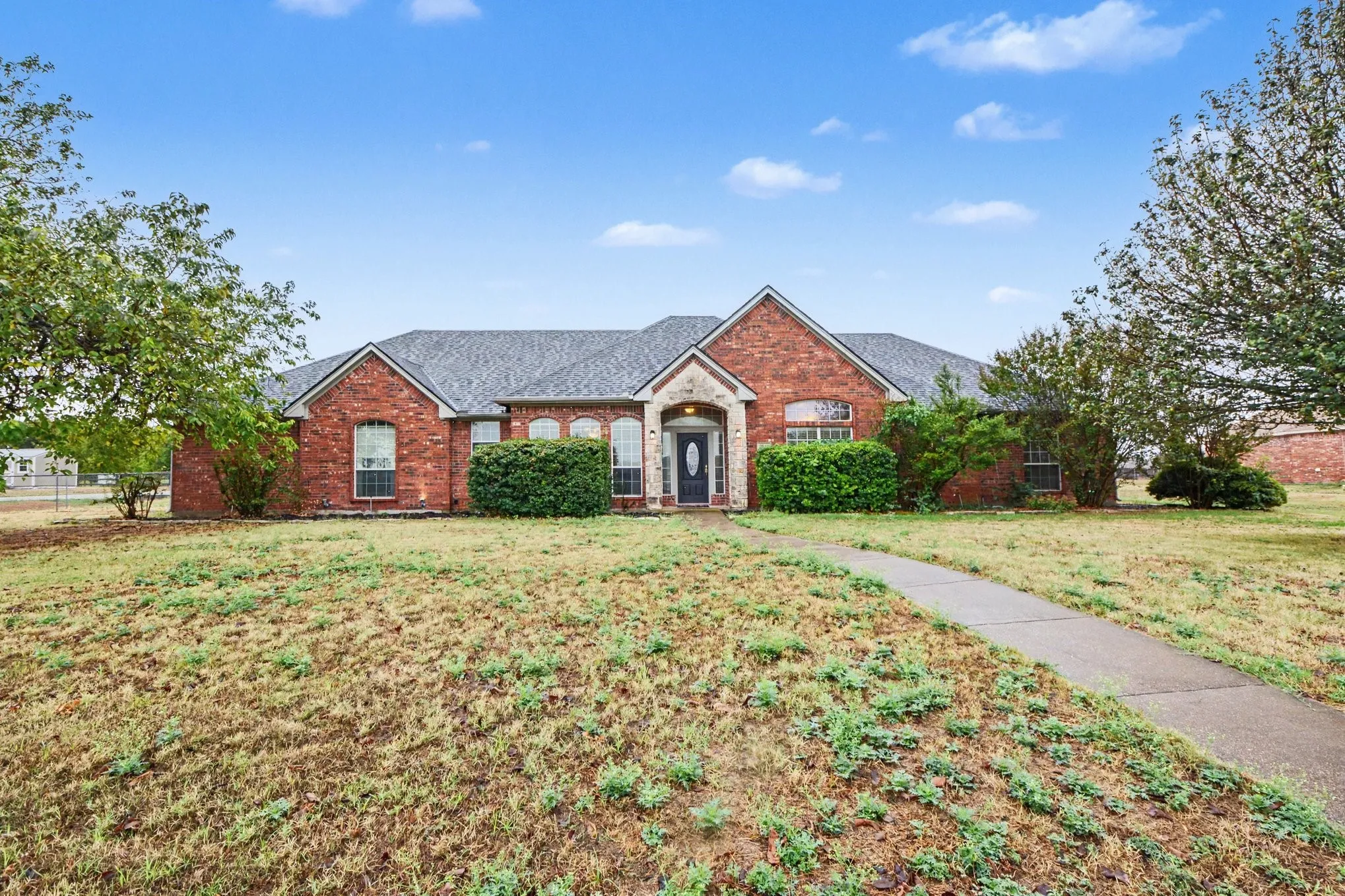 Single Family Residence For Sale in Ellis County , 5840 Deerfield Lane, Midlothian, Texas 76065, 3 Bedroom, 2 Bathroom, 2 Garage spaces, 2,179 Sqft, built in 2004, mls#21399849, Real Estate Agent in Midlothian, Homes For Sale in Ellis county, Homes For Sale in Midlothian, Realtor in Midlothian Texas, Real Estate Brokerage Independent Realty Texas, Luminita Cordes Realtor