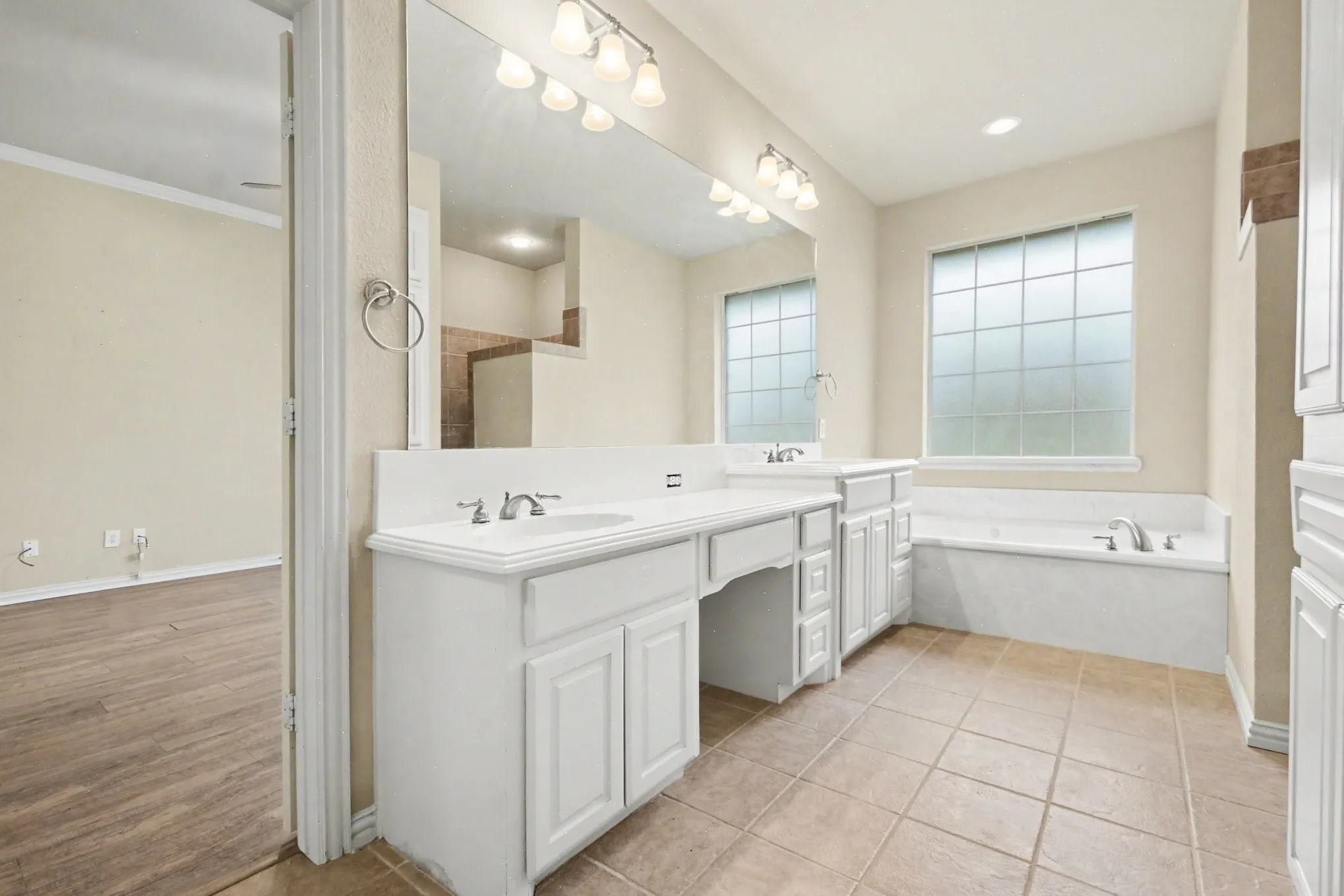 Single Family Residence For Sale in Ellis County , 5840 Deerfield Lane, Midlothian, Texas 76065, 3 Bedroom, 2 Bathroom, 2 Garage spaces, 2,179 Sqft, built in 2004, mls#21399849, Real Estate Agent in Midlothian, Homes For Sale in Ellis county, Homes For Sale in Midlothian, Realtor in Midlothian Texas, Real Estate Brokerage Independent Realty Texas, Luminita Cordes Realtor