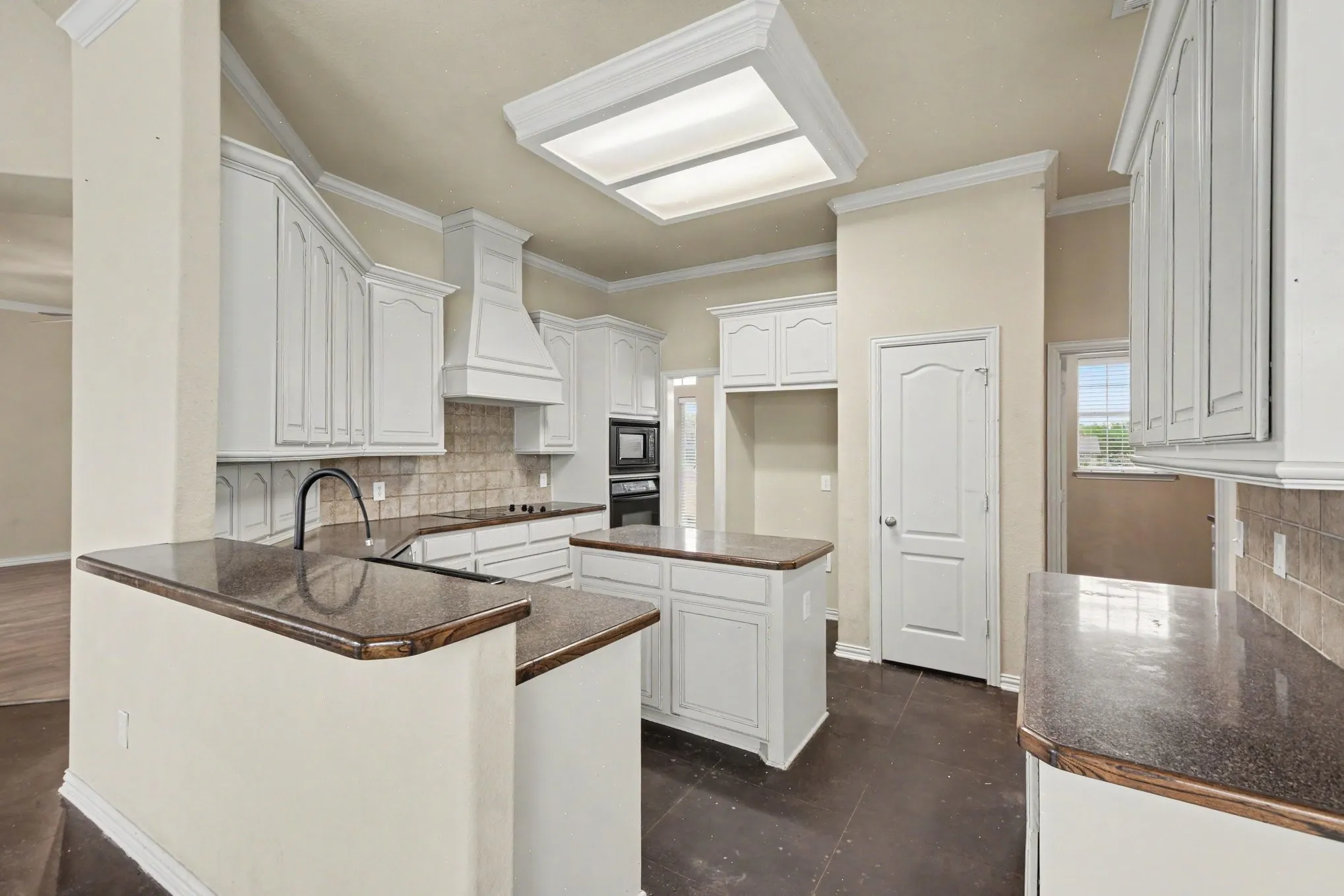 Single Family Residence For Sale in Ellis County , 5840 Deerfield Lane, Midlothian, Texas 76065, 3 Bedroom, 2 Bathroom, 2 Garage spaces, 2,179 Sqft, built in 2004, mls#21399849, Real Estate Agent in Midlothian, Homes For Sale in Ellis county, Homes For Sale in Midlothian, Realtor in Midlothian Texas, Real Estate Brokerage Independent Realty Texas, Luminita Cordes Realtor